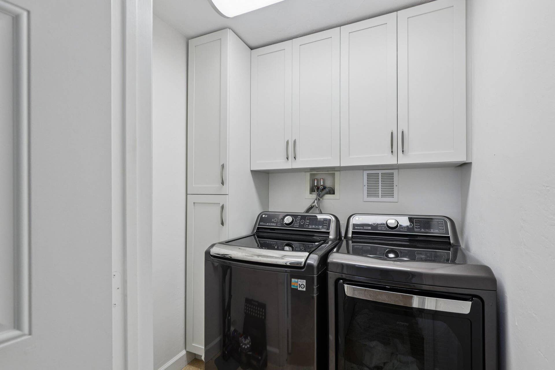 2731 NE 5th Street, Pompano Beach, FL 33062 inside washer and dryer room