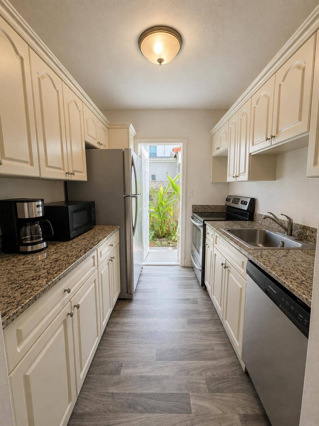 317 NE 13th Avenue, #2, Fort Lauderdale, FL 33301 Kitchen