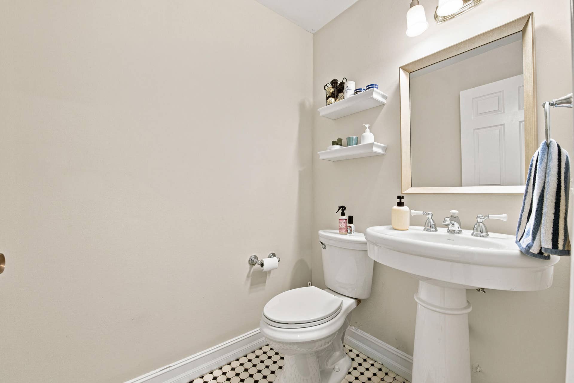 17070 Boca Club Boulevard, #1, Boca Raton, FL 33487 Guest Bathroom