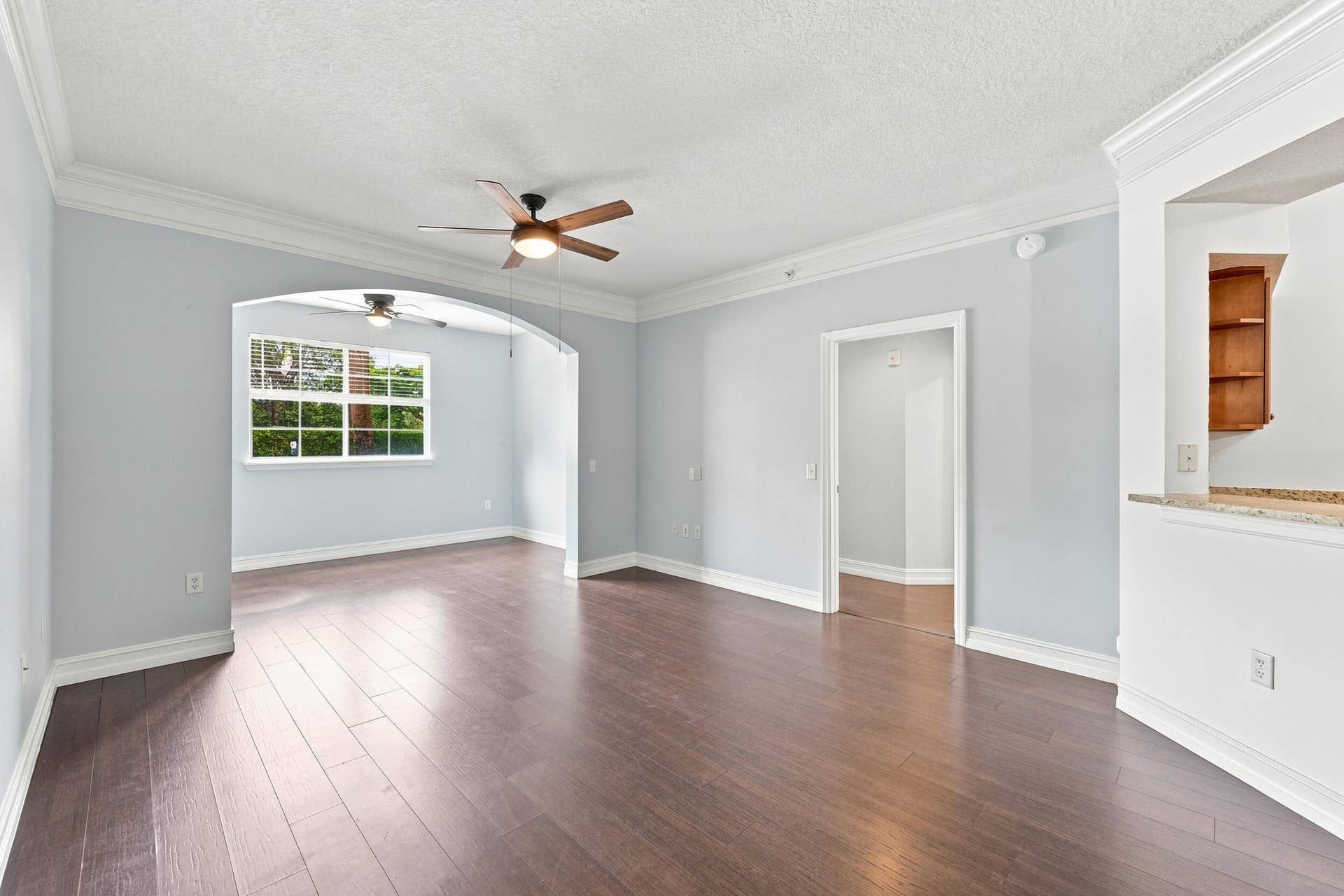 Living Room/ Sunroom