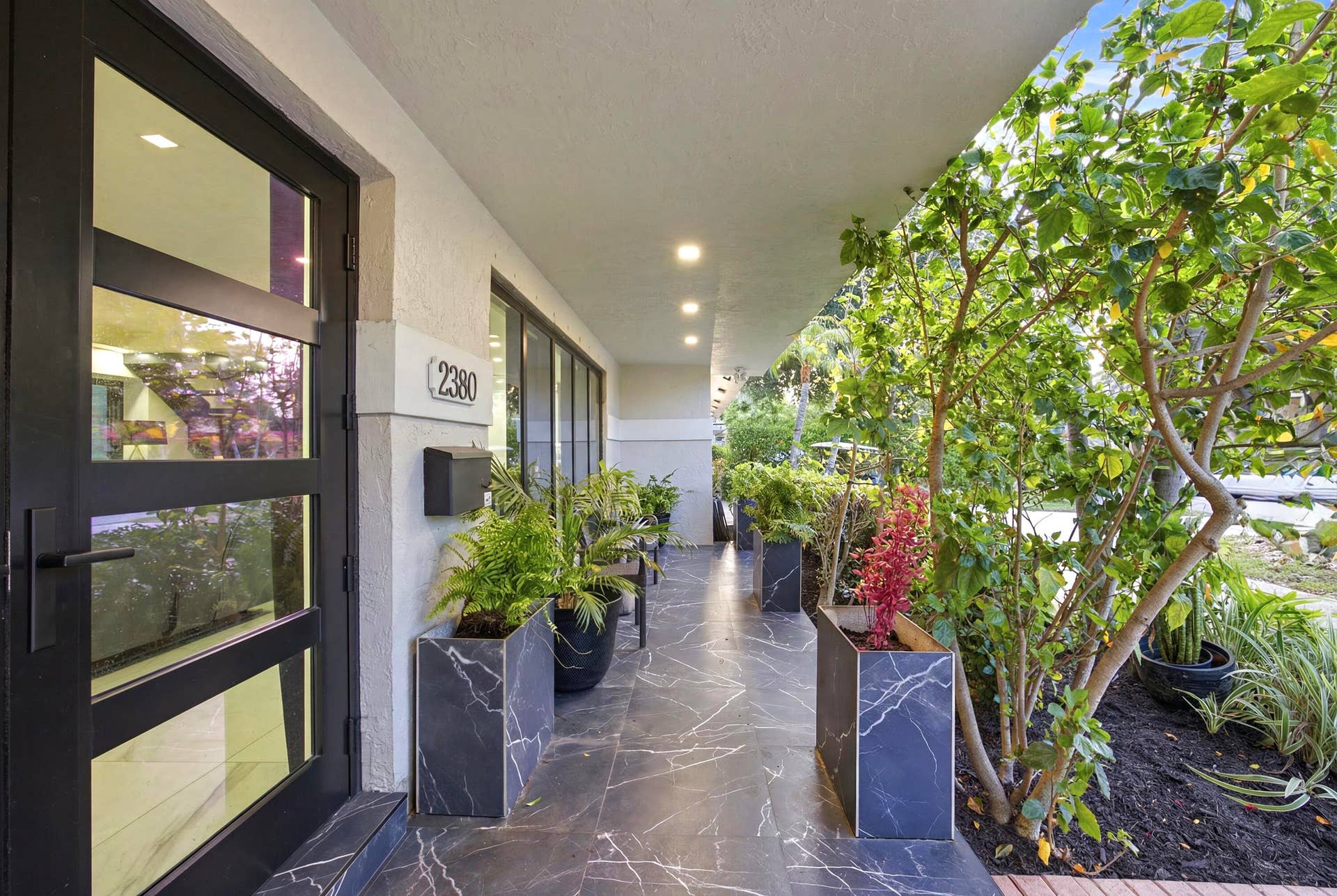 2380 SE 8TH Street, Pompano Beach, FL 33062 35-IMG_8986_grass_8f0d25df_5f633ec3