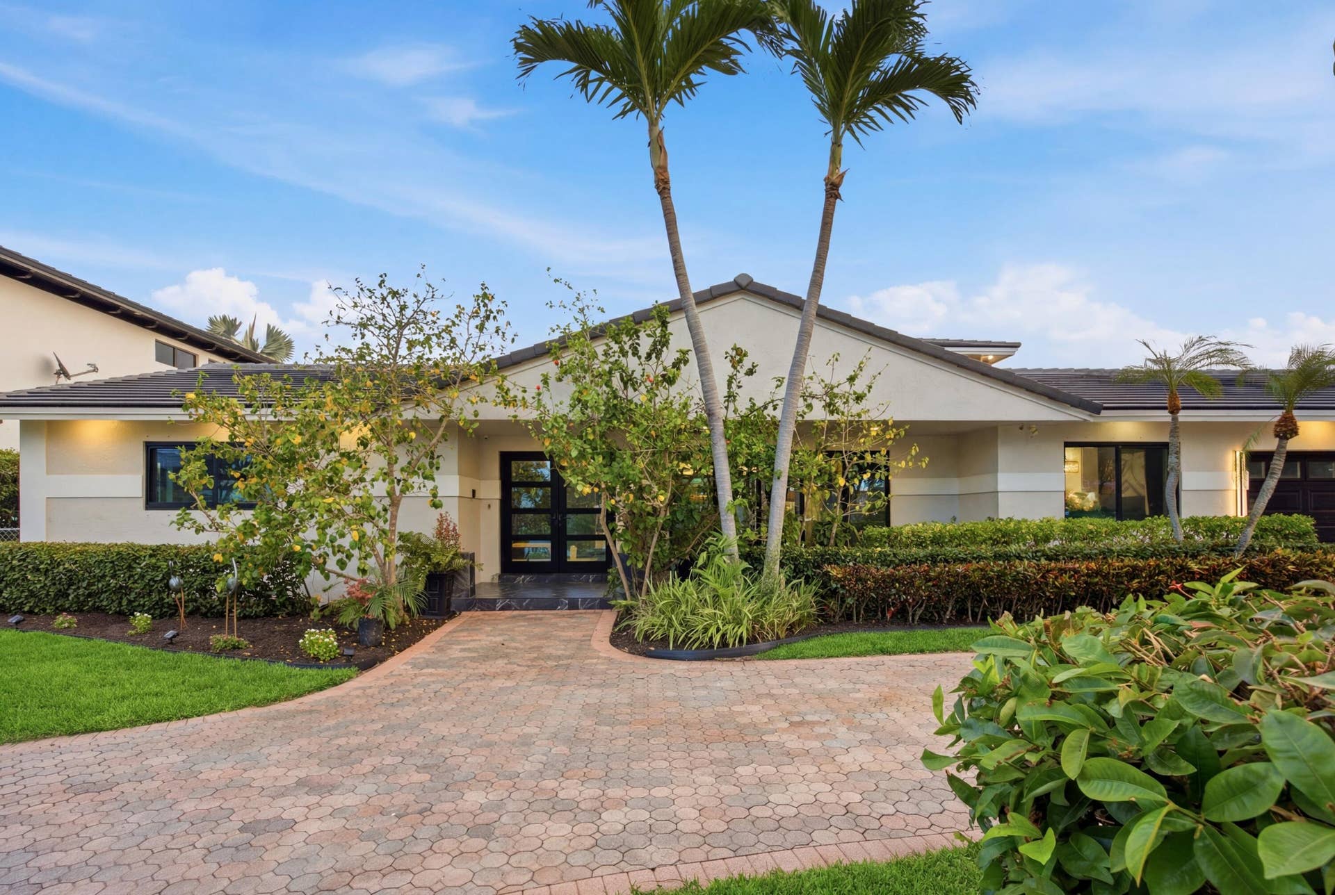 2380 SE 8TH Street, Pompano Beach, FL 33062 37-IMG_8998_grass_54b8345b