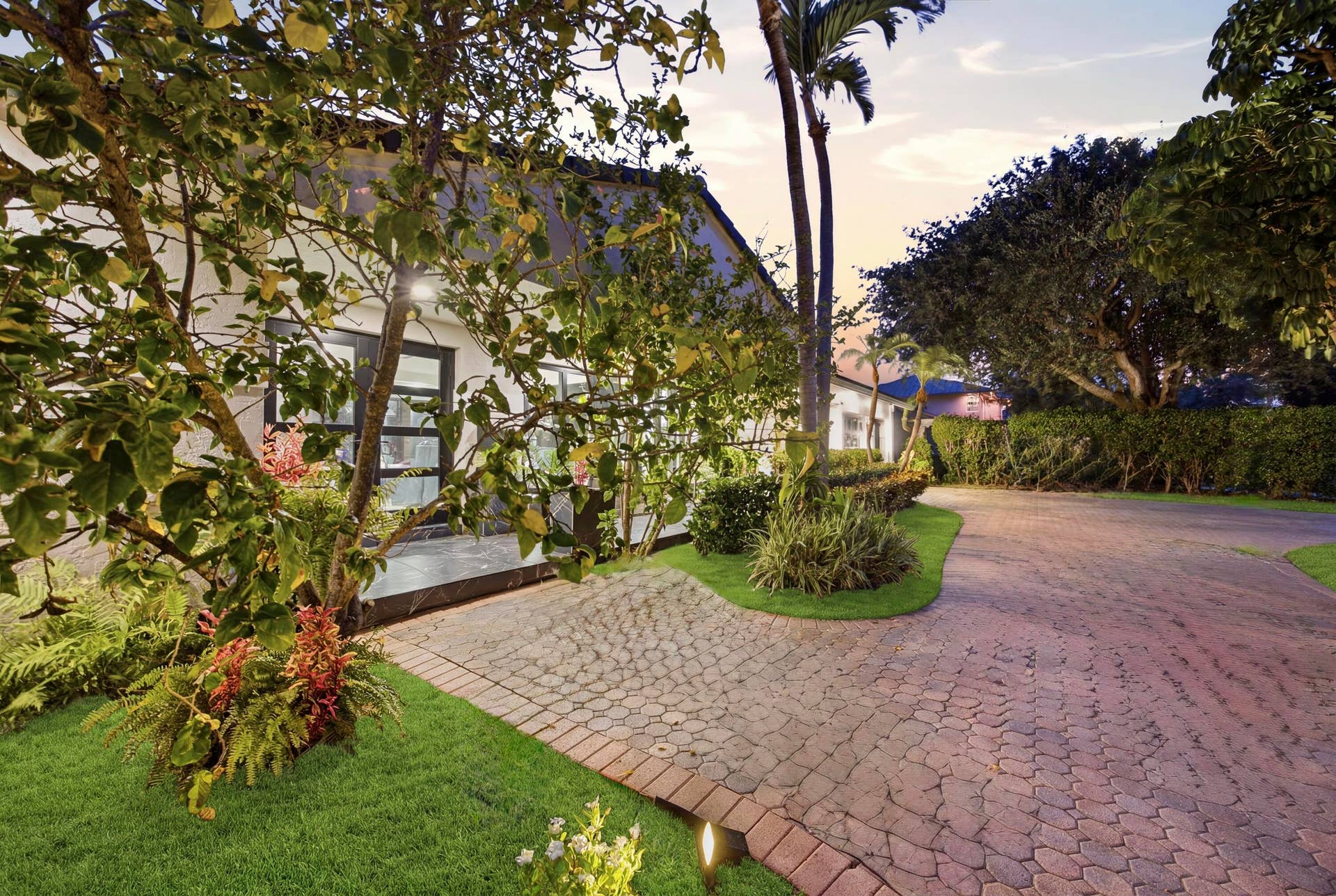 2380 SE 8TH Street, Pompano Beach, FL 33062 40-IMG_9101_grass_33d15690