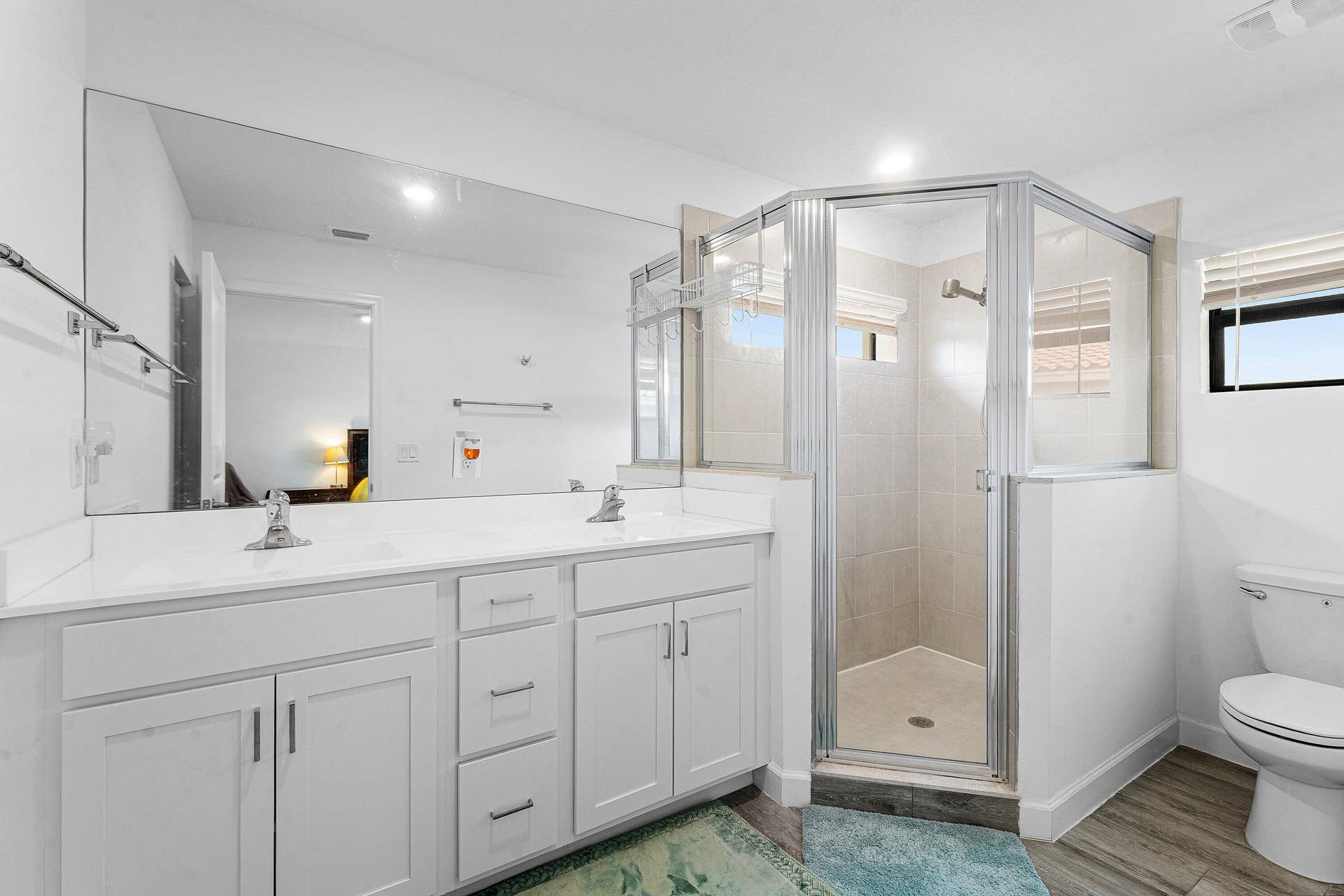 1011 WILLOW Place, Riviera Beach, FL 33410 Primary Bath