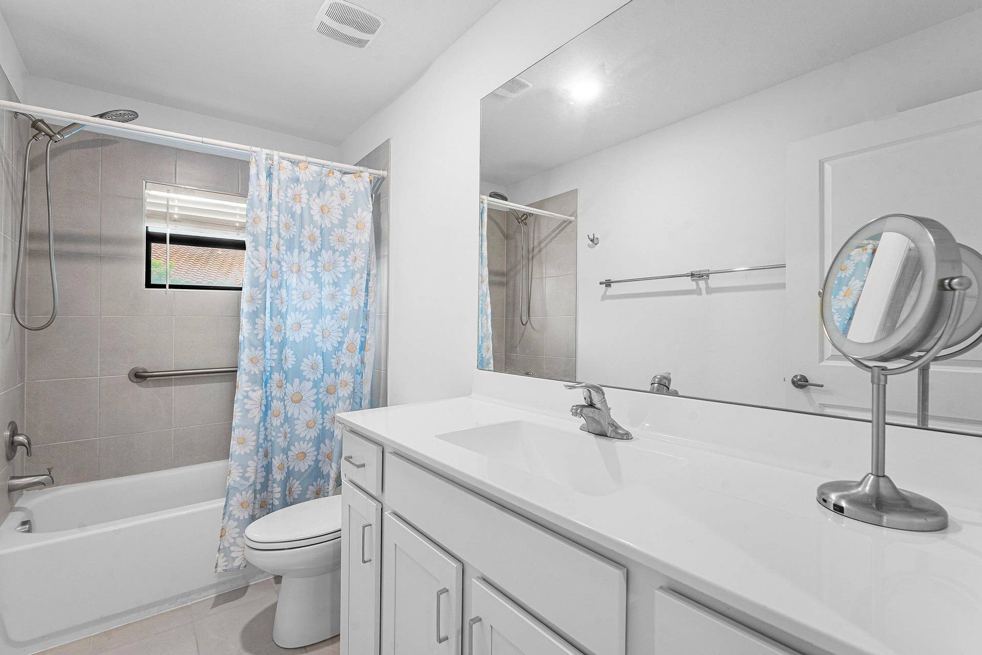 1011 WILLOW Place, Riviera Beach, FL 33410 2nd Full Bath