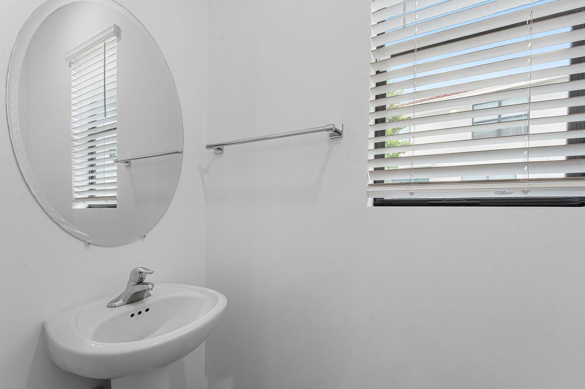 1011 WILLOW Place, Riviera Beach, FL 33410 1st Floor Powder Room