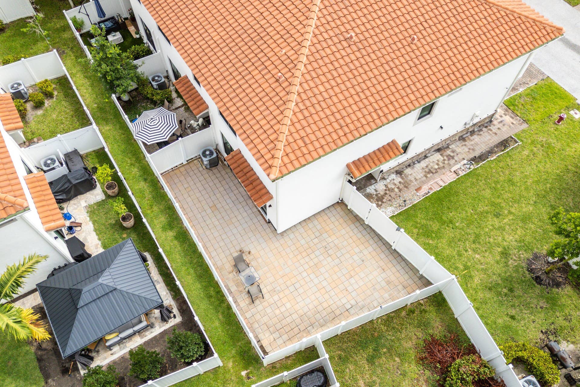 1011 WILLOW Place, Riviera Beach, FL 33410 Huge Private Patio and Side Yard