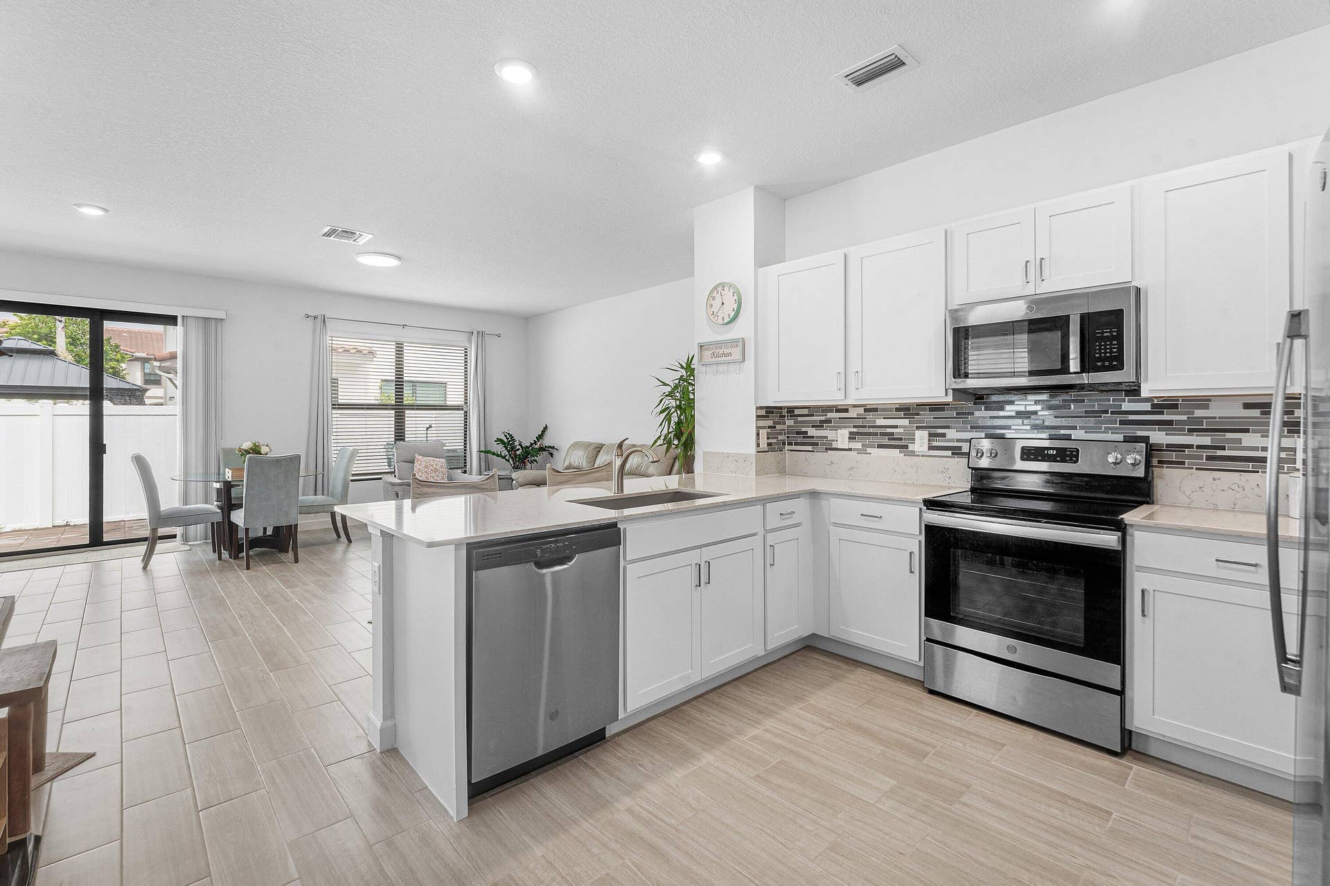 1011 WILLOW Place, Riviera Beach, FL 33410 Kitchen