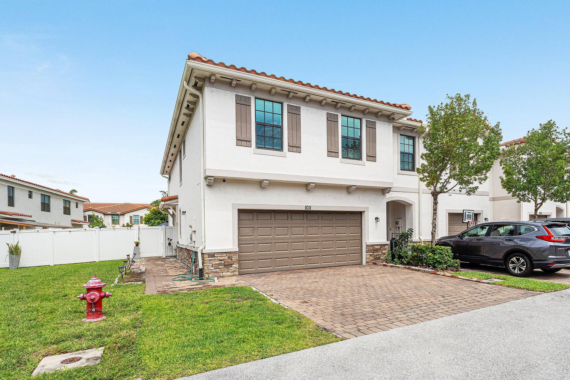 1011 WILLOW Place, Riviera Beach, FL 33410 Large side yard