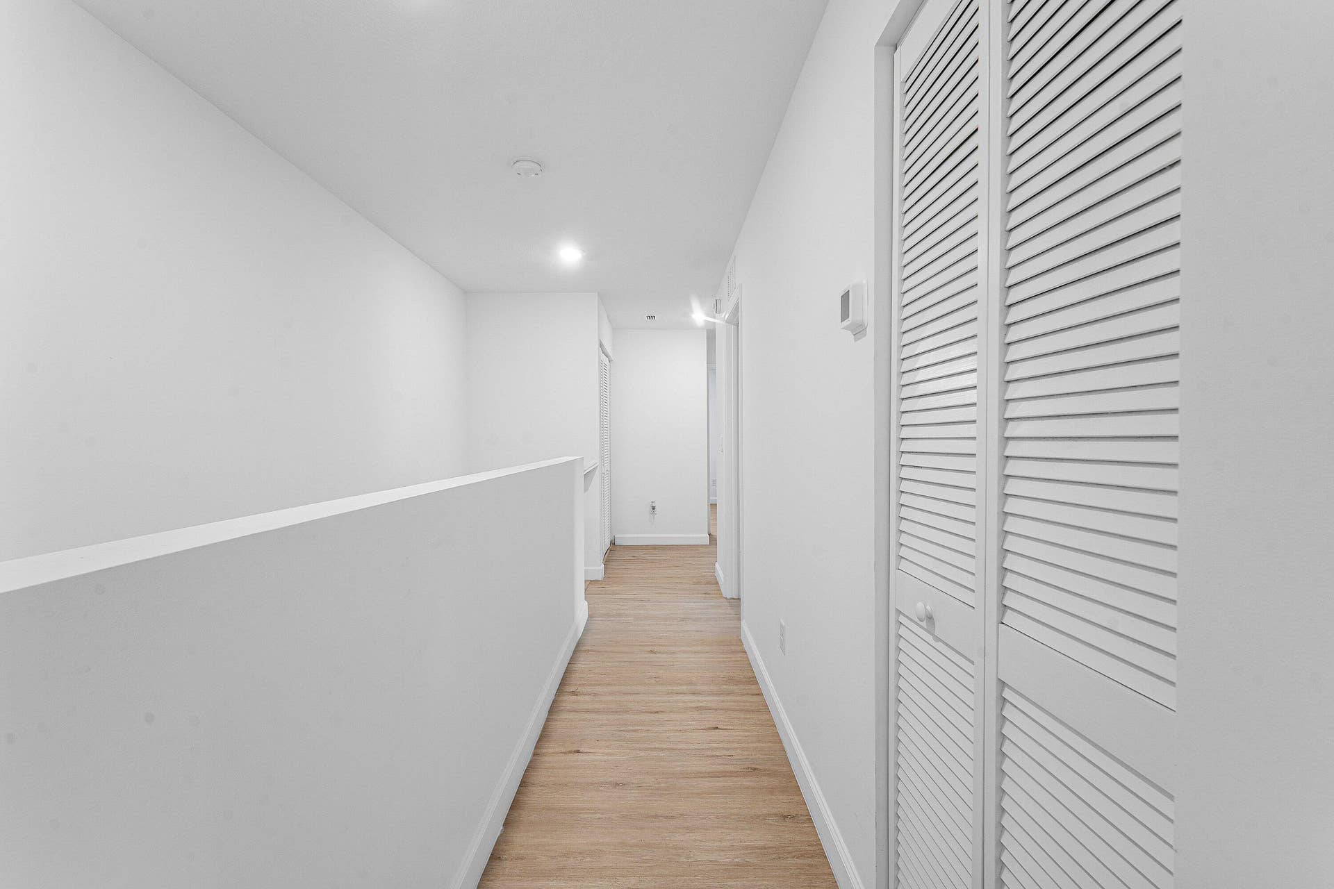 1011 WILLOW Place, Riviera Beach, FL 33410 2nd Floor Hallway
