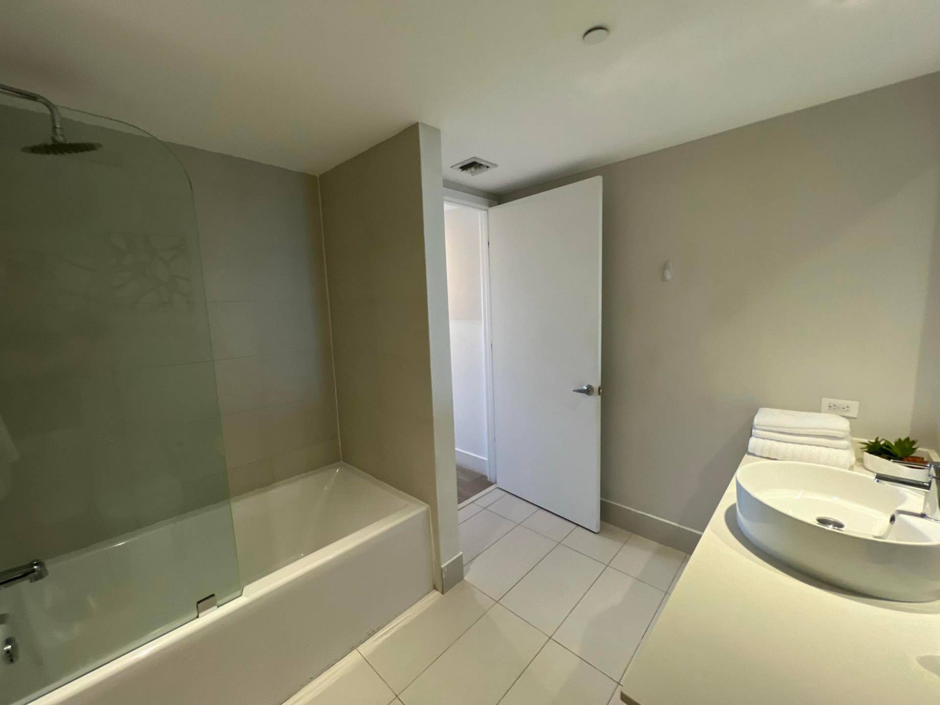 2600 E HALLANDALE BEACH Boulevard, #T3110, Hallandale Beach, Hallandale Beach, FL 33009 IMG_2158 2