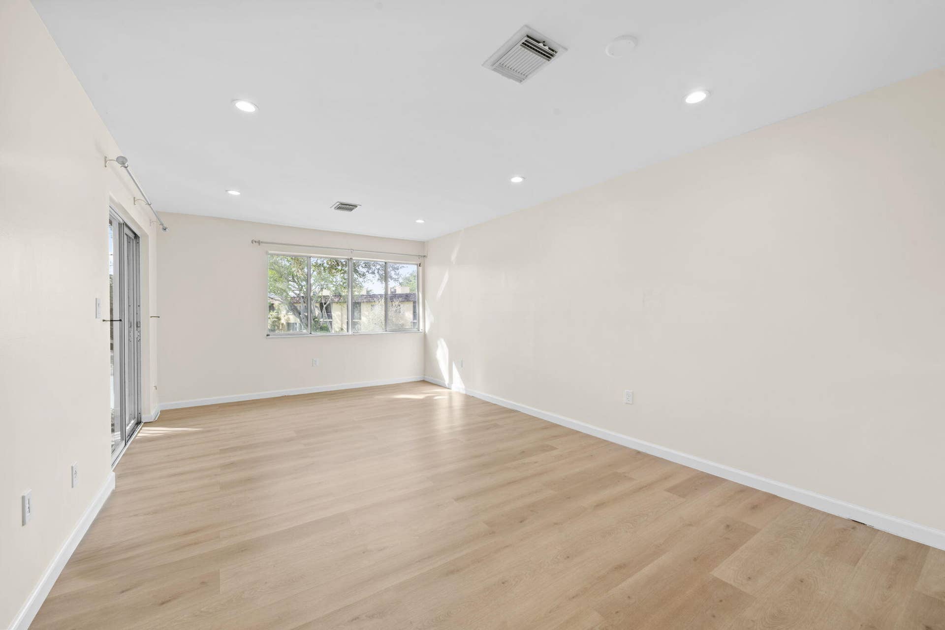 830 SW 9th Street Circle, #204, Boca Raton, FL 33486 Family Room
