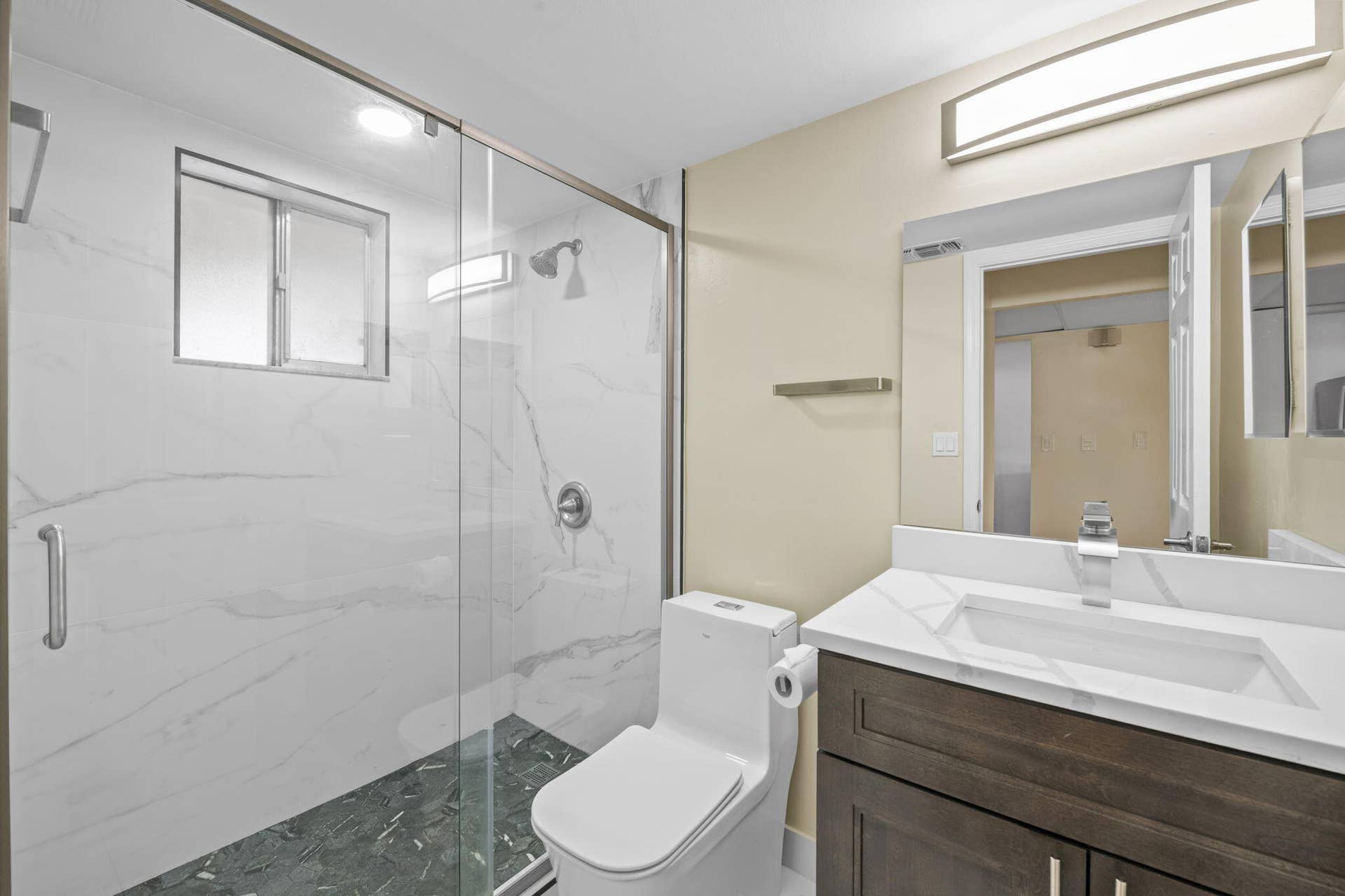 830 SW 9th Street Circle, #204, Boca Raton, FL 33486 Bathroom