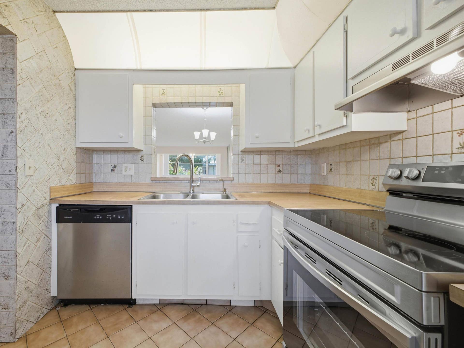 2960 SW 22nd Avenue, #8120, Delray Beach, FL 33445 Kitchen