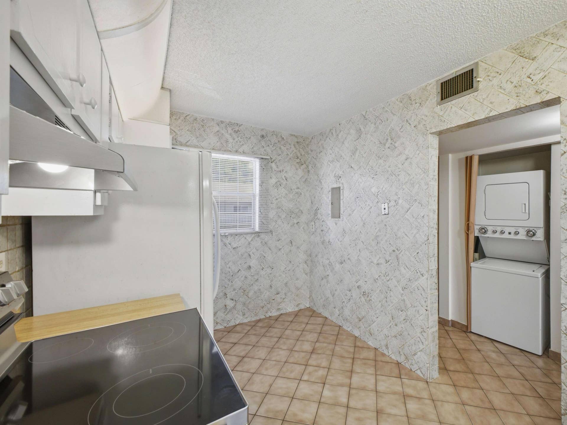 2960 SW 22nd Avenue, #8120, Delray Beach, FL 33445 Breakfast Laundry