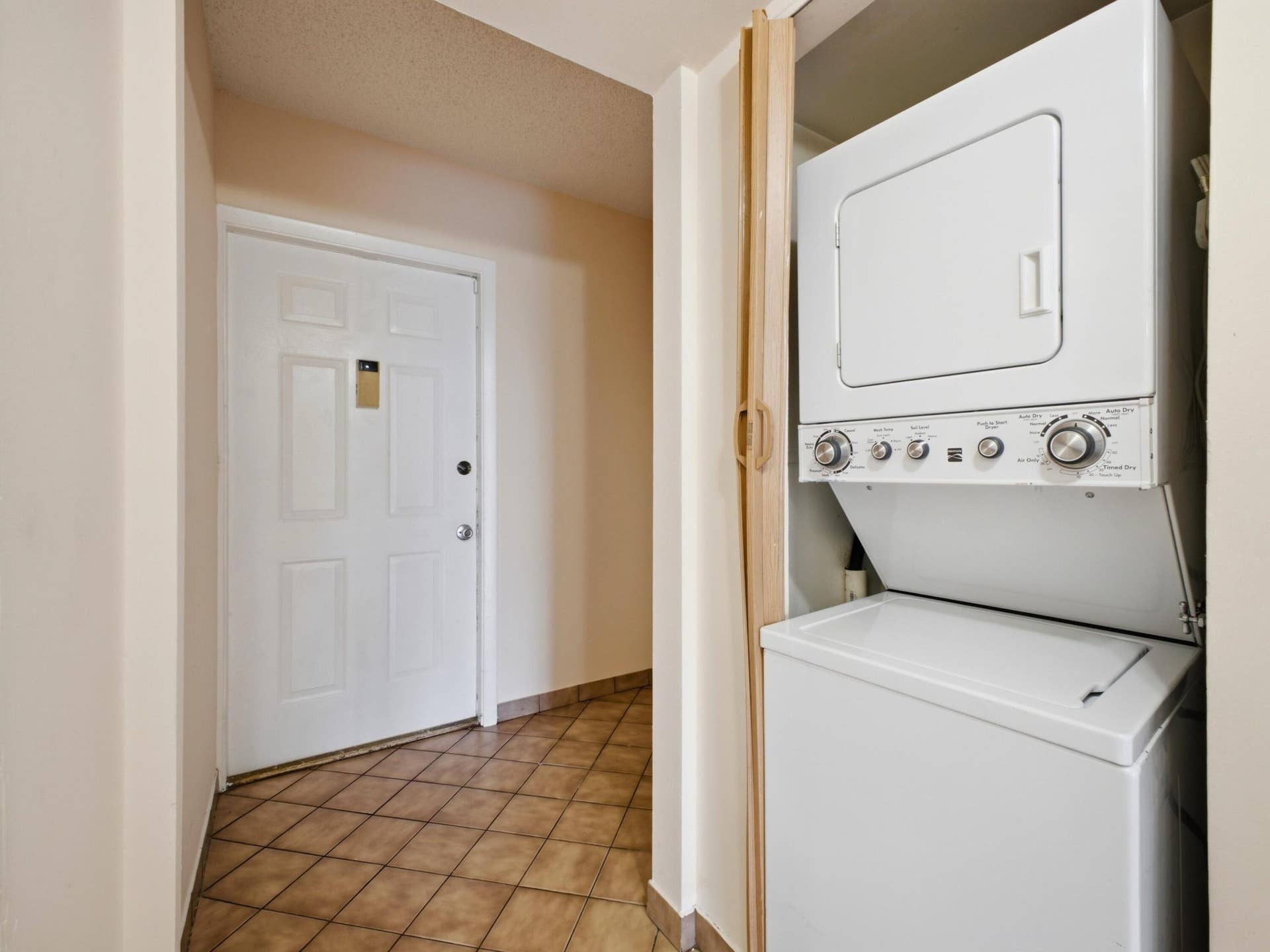 2960 SW 22nd Avenue, #8120, Delray Beach, FL 33445 Foyer Laundry