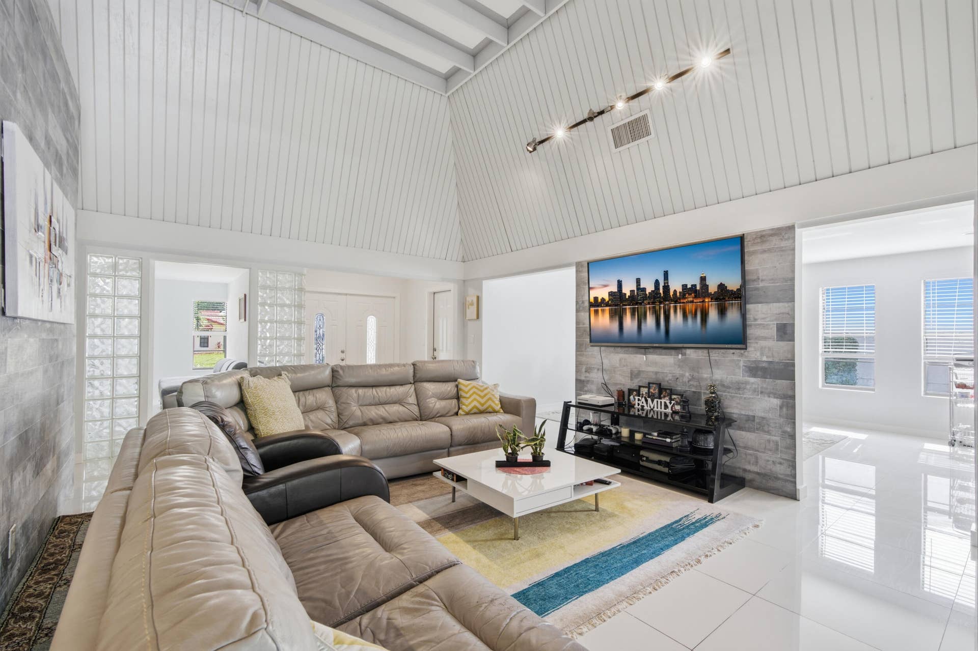 8302 NW 15TH Court, Coral Springs, FL 33071 Great Room with Vaulted Ceiling