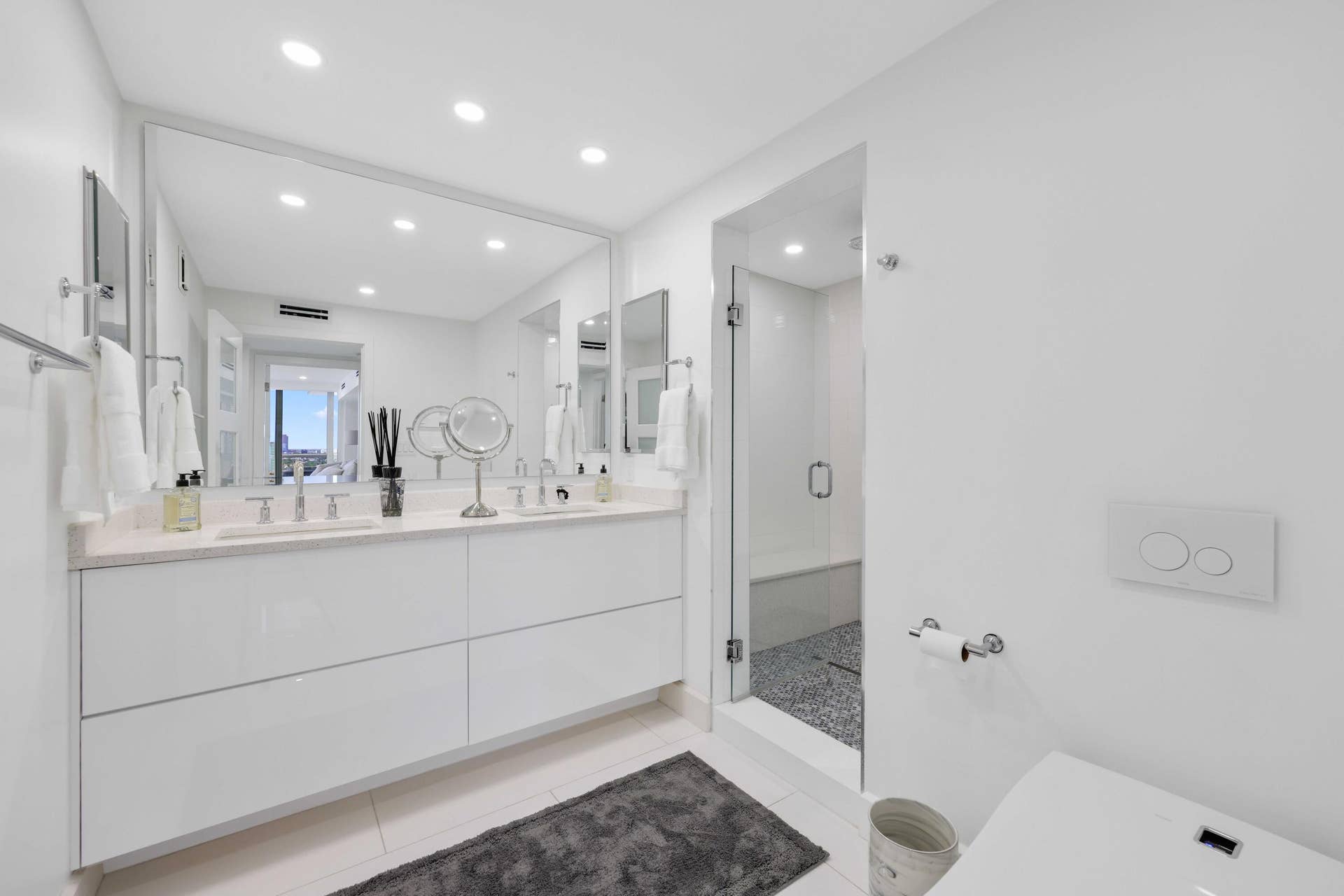 545 S FORT LAUDERDALE BEACH Boulevard, #1703/1704, Fort Lauderdale, FL 33304 Guest Bathroom 2