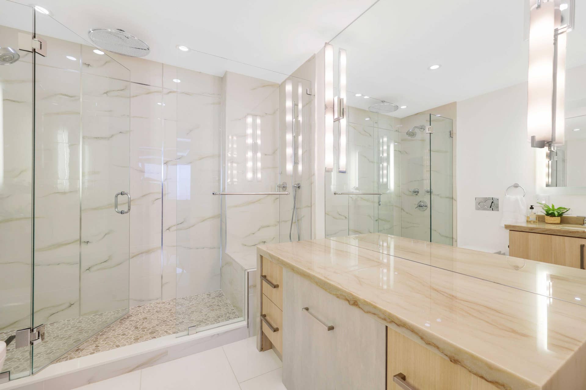 545 S FORT LAUDERDALE BEACH Boulevard, #1703/1704, Fort Lauderdale, FL 33304 Primary Bathroom