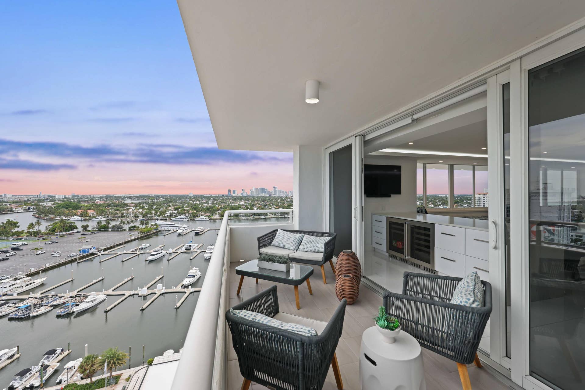 545 S FORT LAUDERDALE BEACH Boulevard, #1703/1704, Fort Lauderdale, FL 33304 Balcony