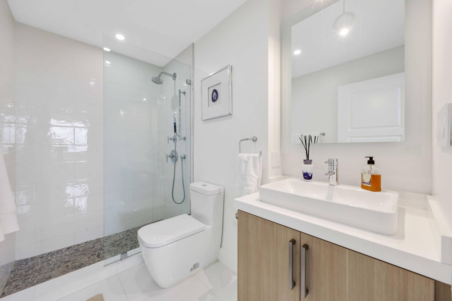 545 S FORT LAUDERDALE BEACH Boulevard, #1703/1704, Fort Lauderdale, FL 33304 Guest Bathroom 1