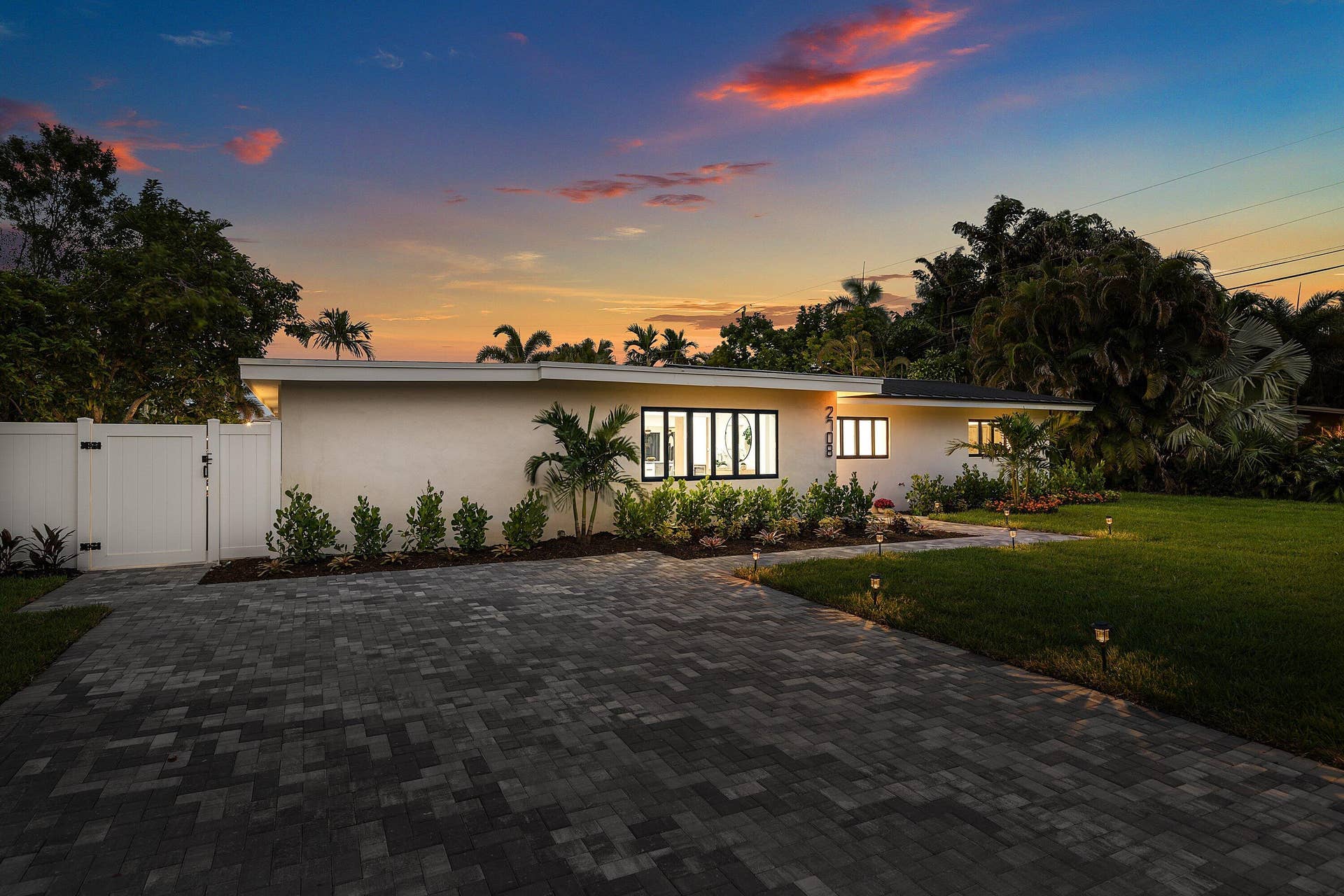 2708 NE 1ST Avenue, Wilton Manors, FL 33334 074-2708Northeast1stAvenue-WiltonManors-