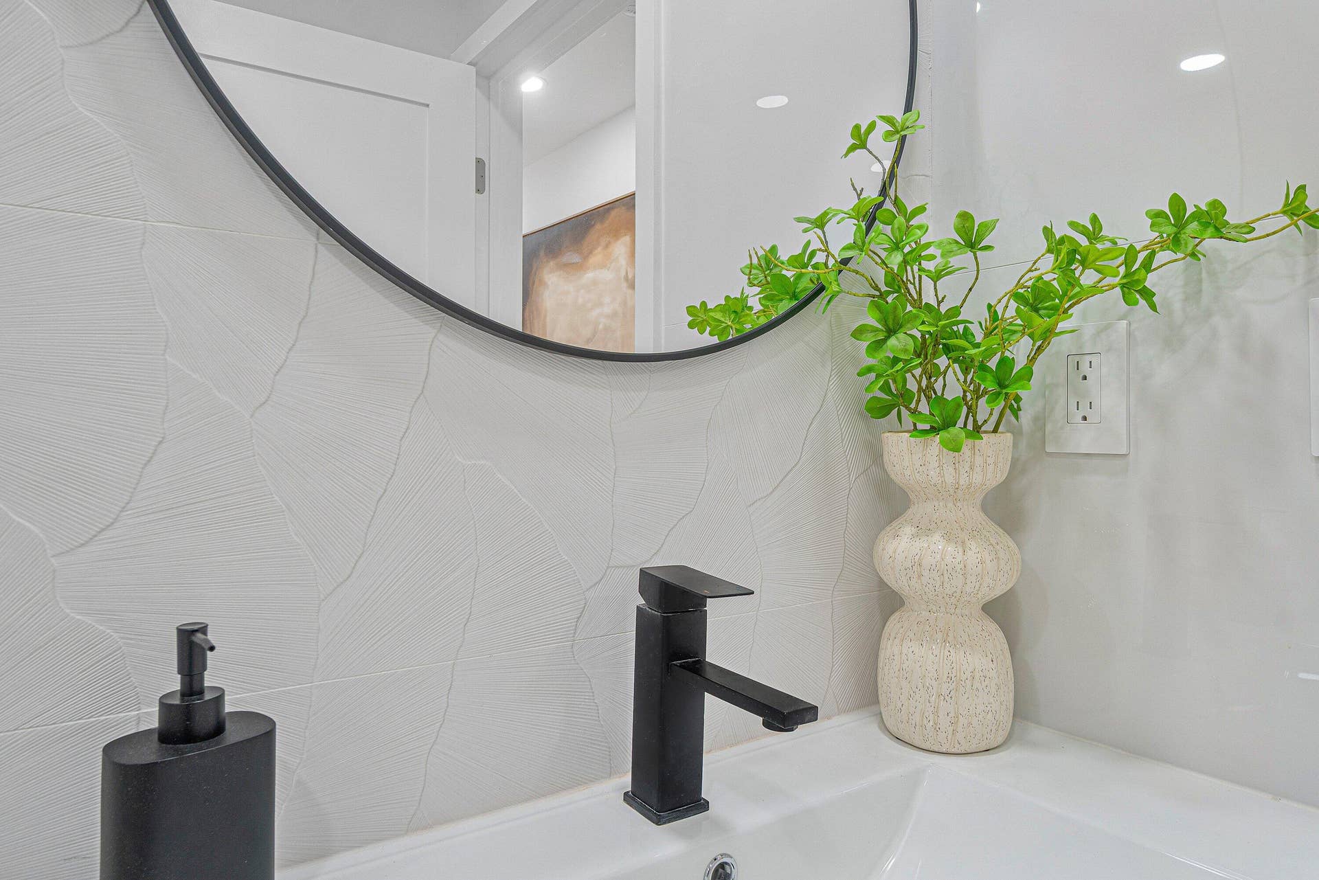 2708 NE 1ST Avenue, Wilton Manors, FL 33334 035-2708Northeast1stAvenue-WiltonManors-