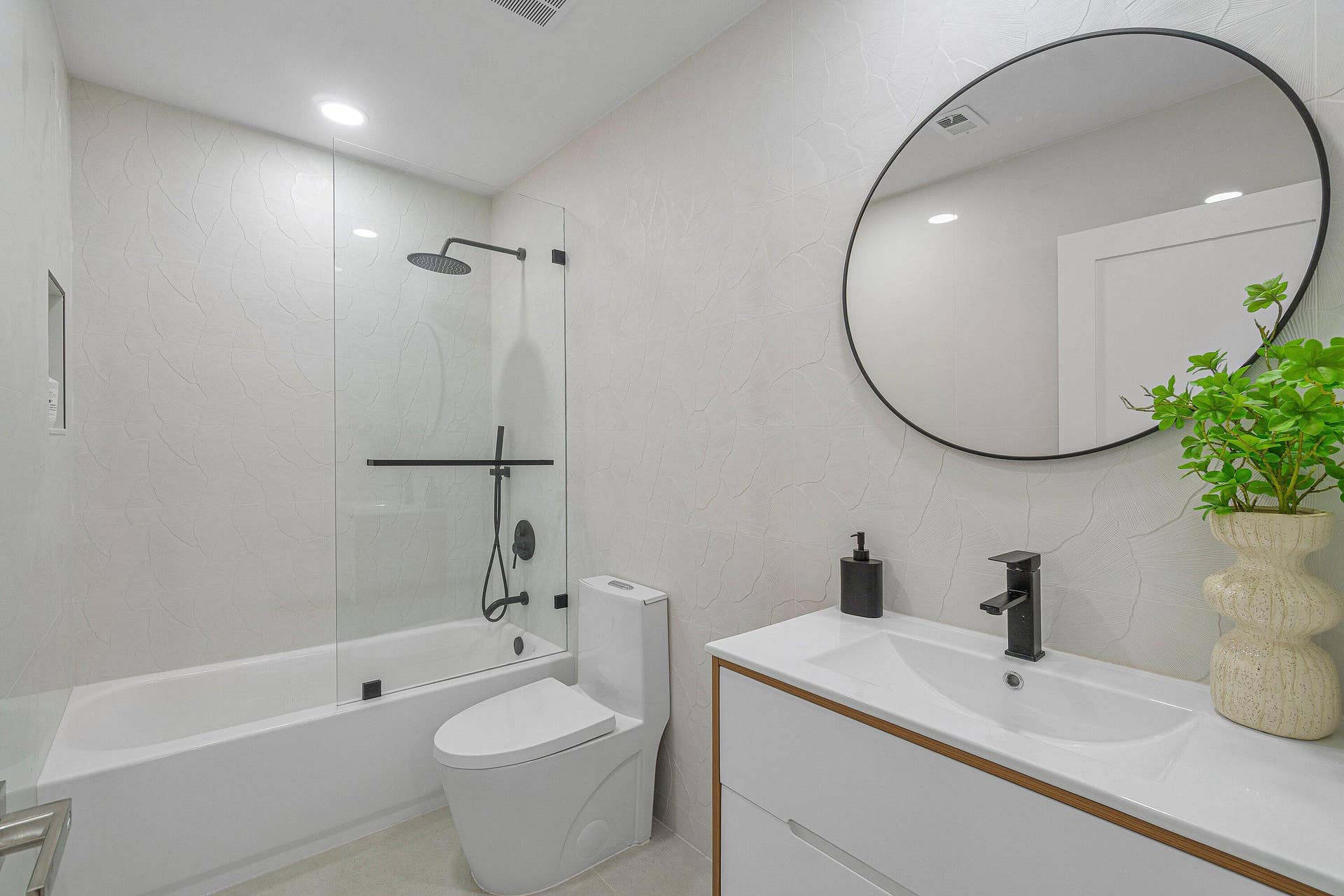 2708 NE 1ST Avenue, Wilton Manors, FL 33334 032-2708Northeast1stAvenue-WiltonManors-