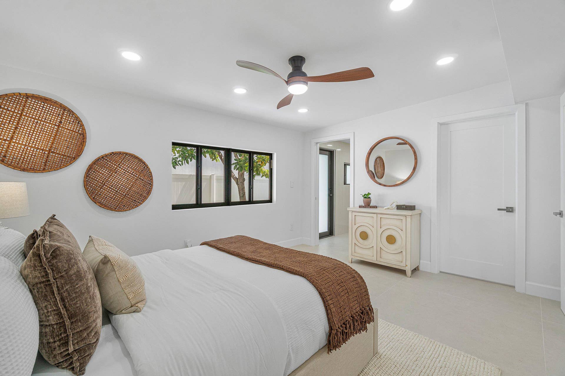 2708 NE 1ST Avenue, Wilton Manors, FL 33334 041-2708Northeast1stAvenue-WiltonManors-