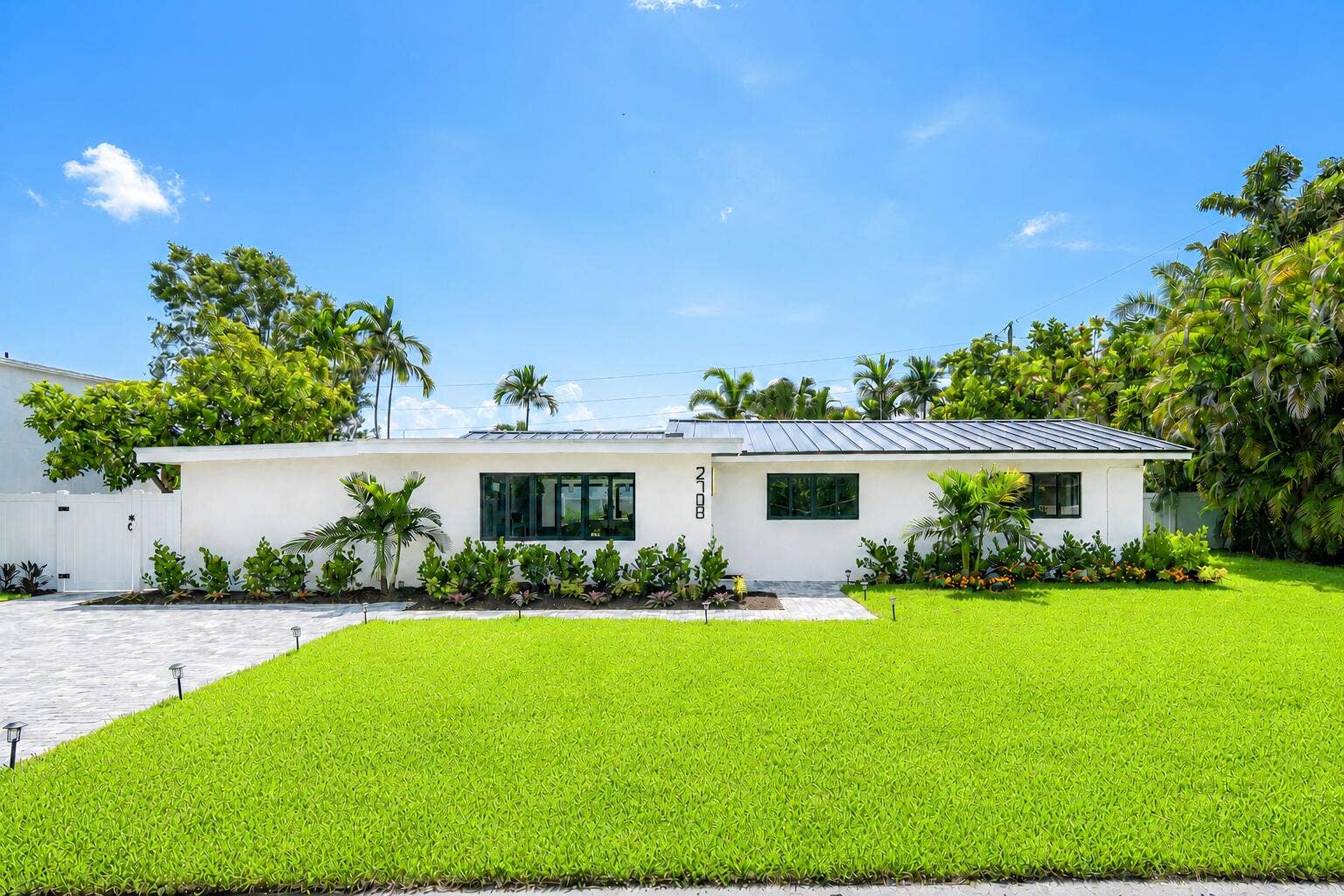 2708 NE 1ST Avenue, Wilton Manors, FL 33334 Mid Century Modern aesthetic