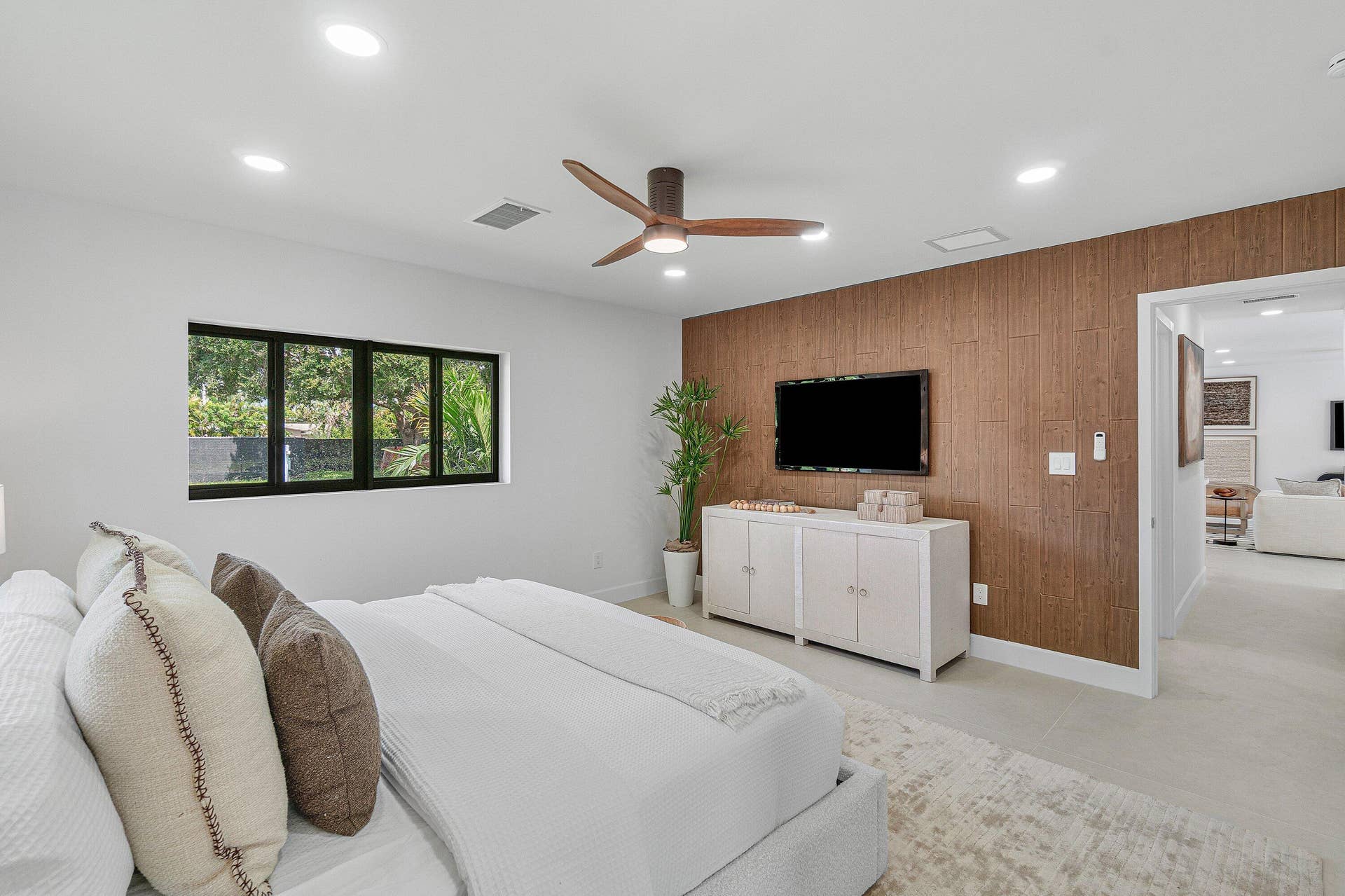 2708 NE 1ST Avenue, Wilton Manors, FL 33334 031-2708Northeast1stAvenue-WiltonManors-