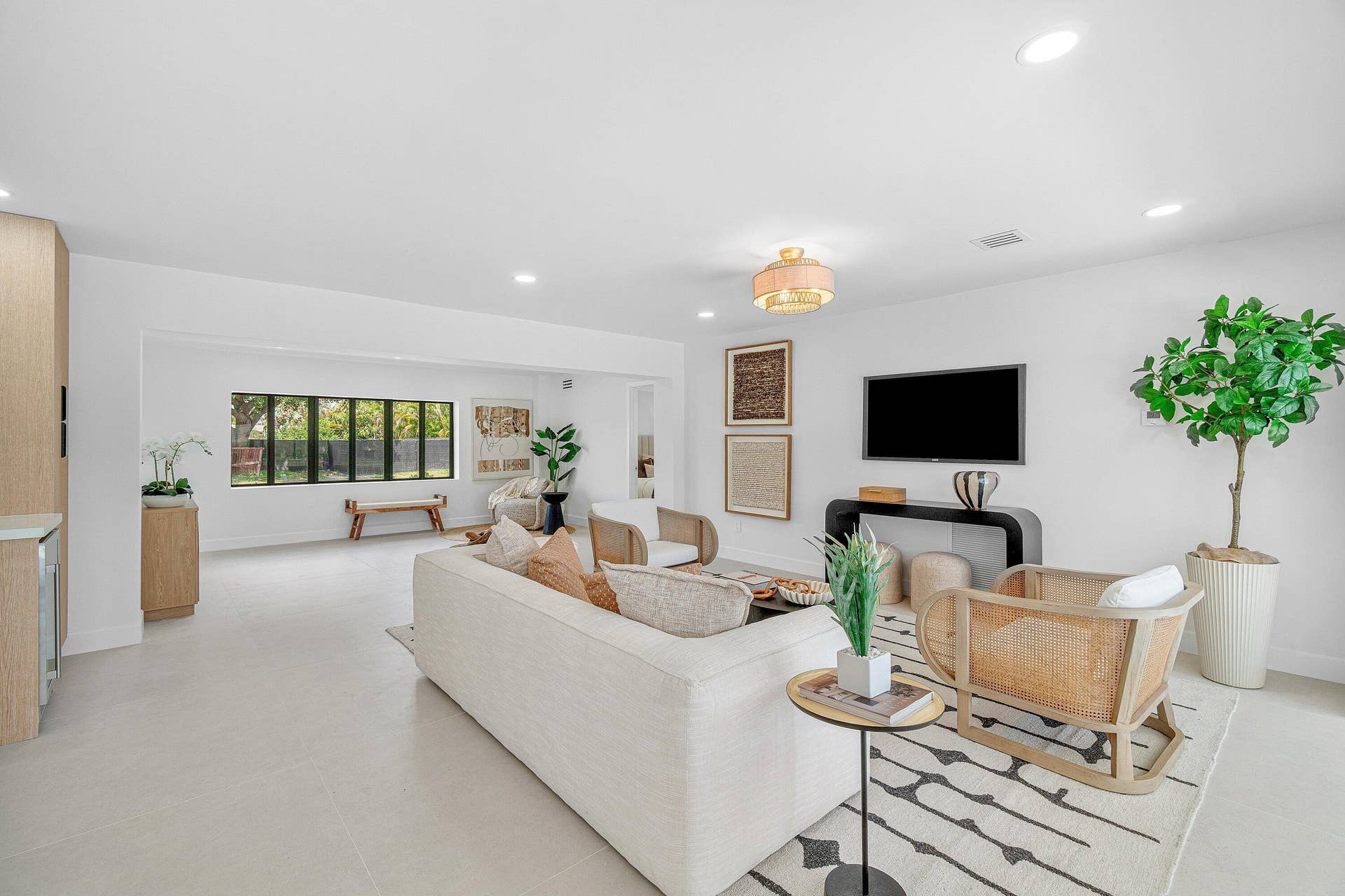 2708 NE 1ST Avenue, Wilton Manors, FL 33334 010-2708Northeast1stAvenue-WiltonManors-