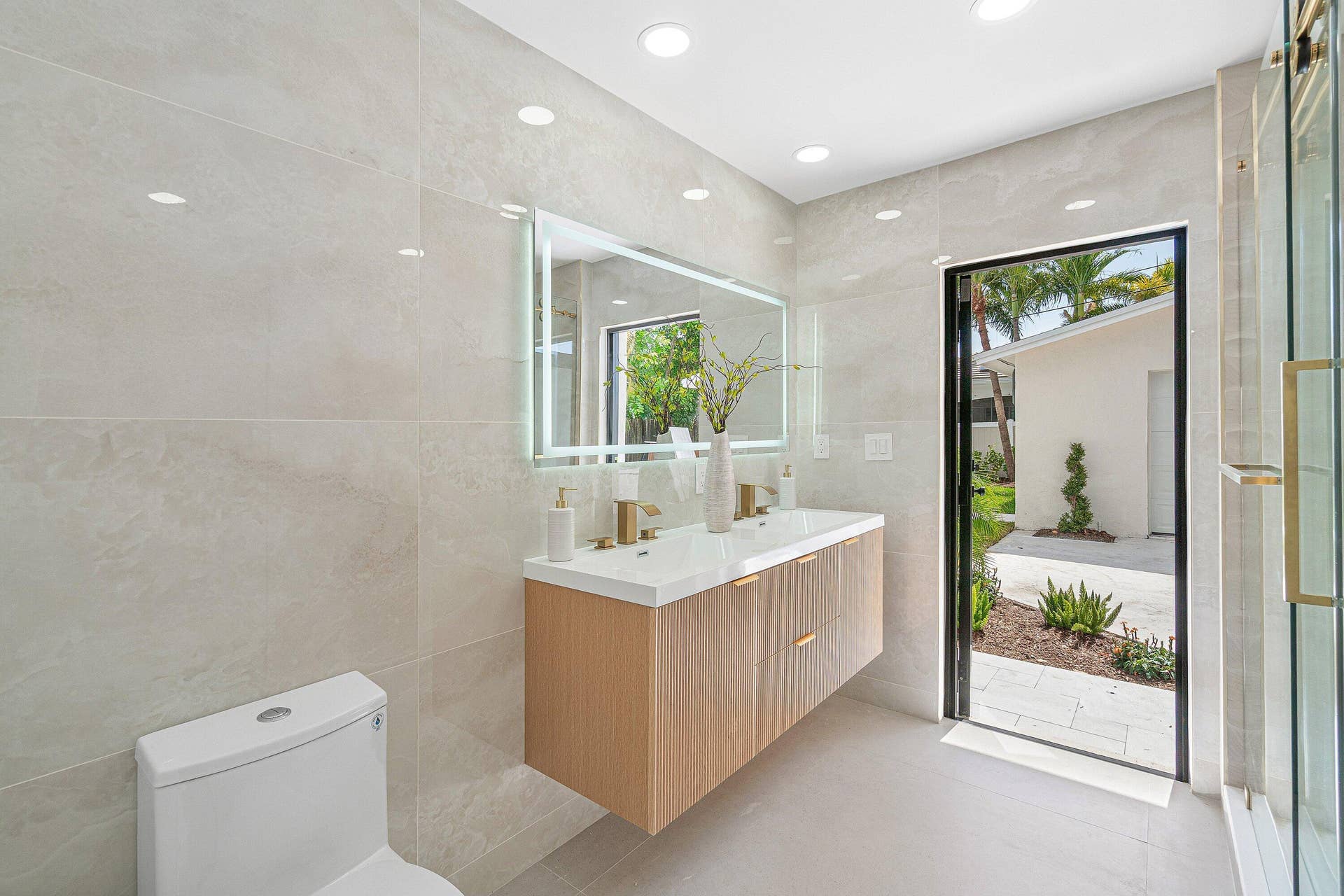 2708 NE 1ST Avenue, Wilton Manors, FL 33334 027-2708Northeast1stAvenue-WiltonManors-