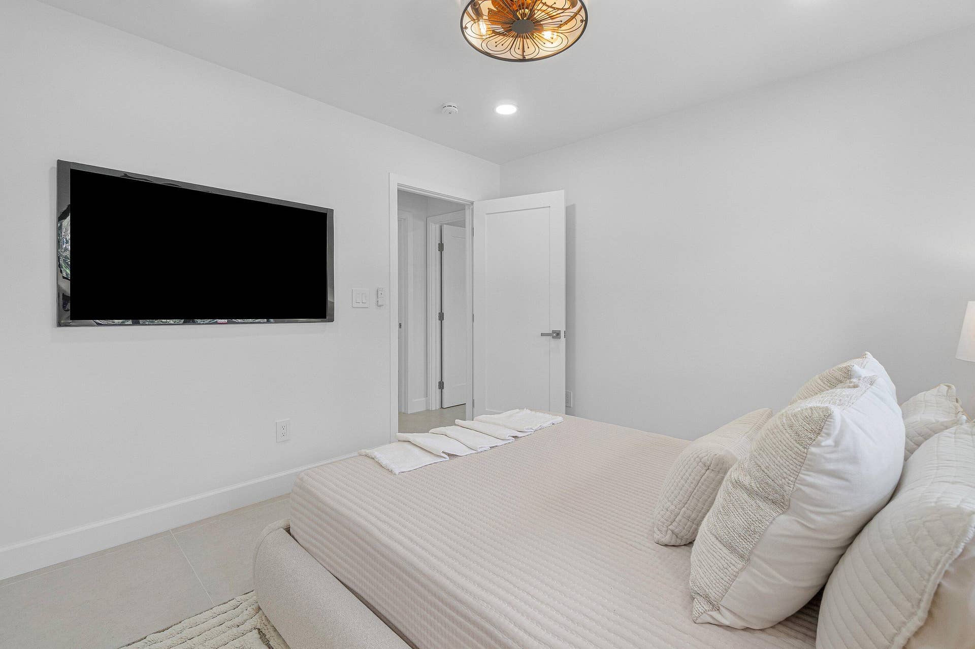 2708 NE 1ST Avenue, Wilton Manors, FL 33334 037-2708Northeast1stAvenue-WiltonManors-