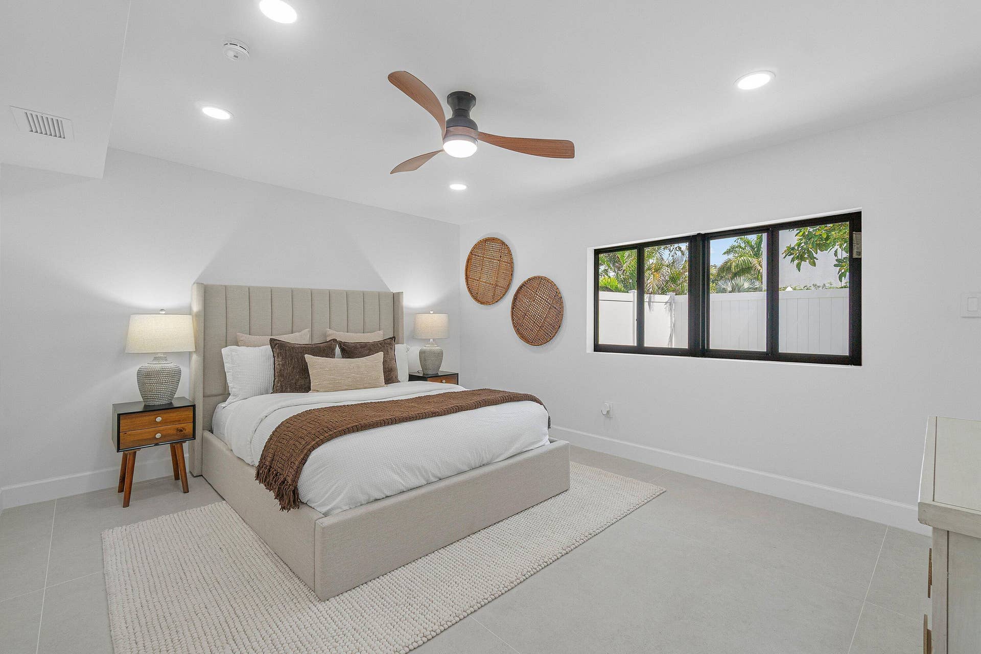 2708 NE 1ST Avenue, Wilton Manors, FL 33334 038-2708Northeast1stAvenue-WiltonManors-