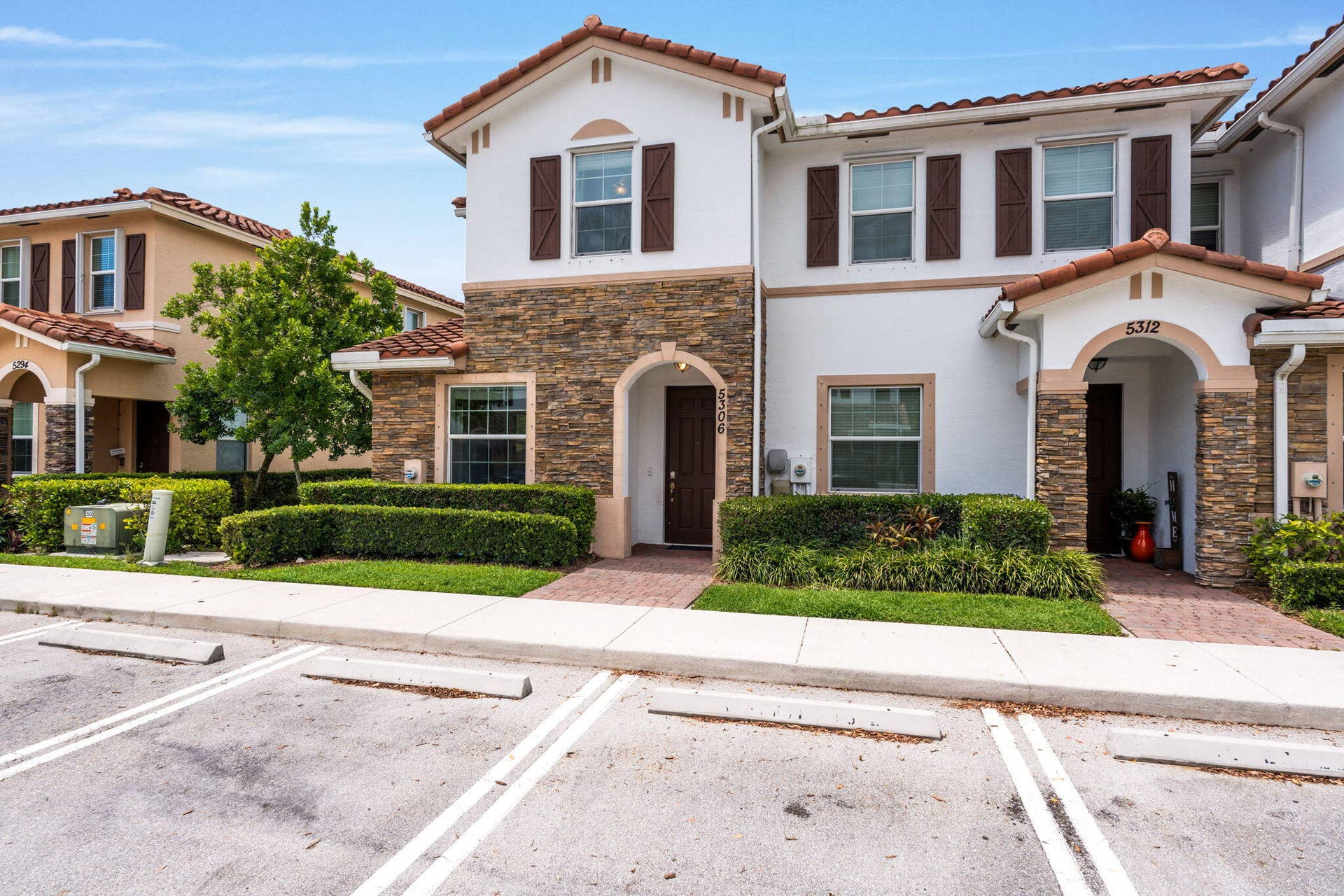 3-web-or-mls-A7409784