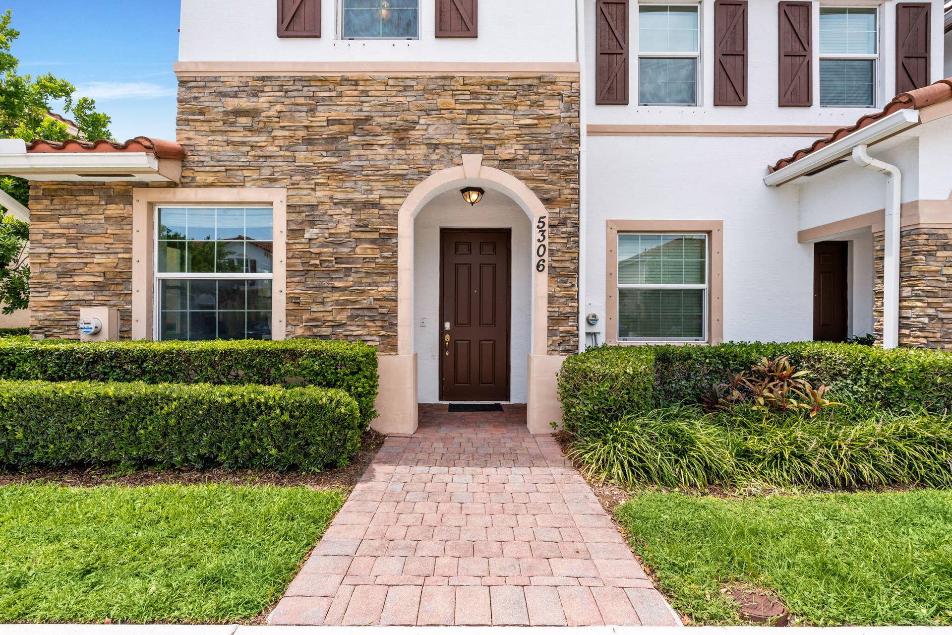 5-web-or-mls-A7409786