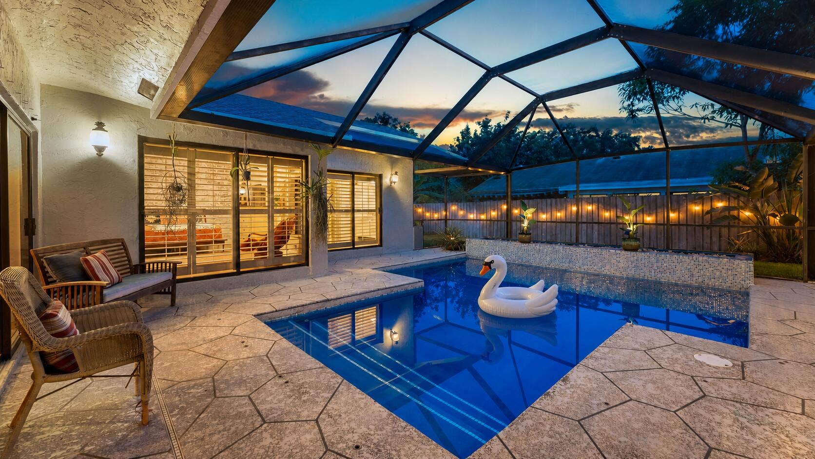 11220 NW 45th Street, Coral Springs, FL 33065 TwilightPoolCourtyard