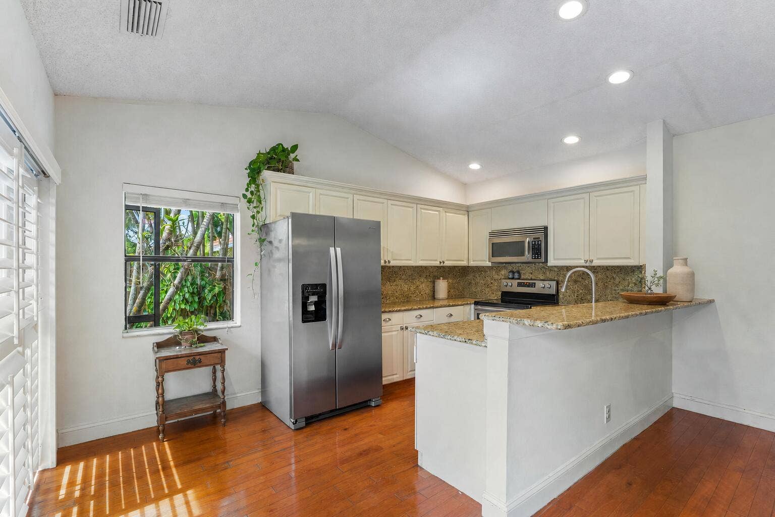 11220 NW 45th Street, Coral Springs, FL 33065 Kitchen2