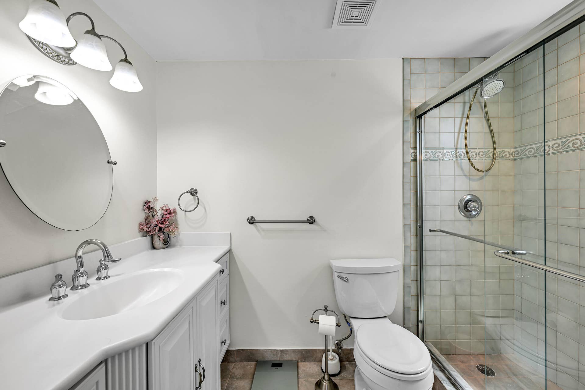 MAIN BATHROOM