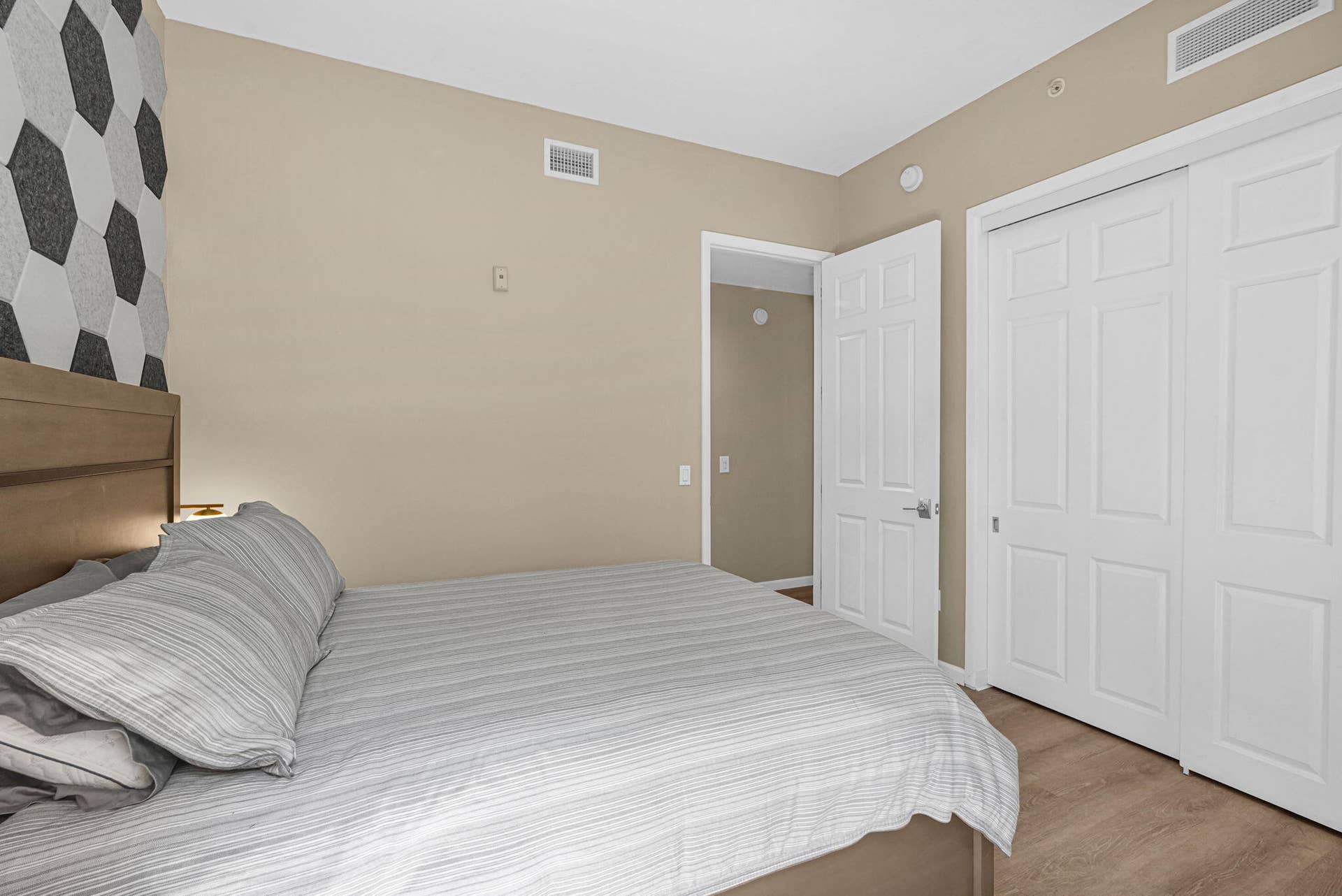 2601 NE 14th Avenue, #115, Wilton Manors, FL 33334 54-web-or-mls-DSC04366