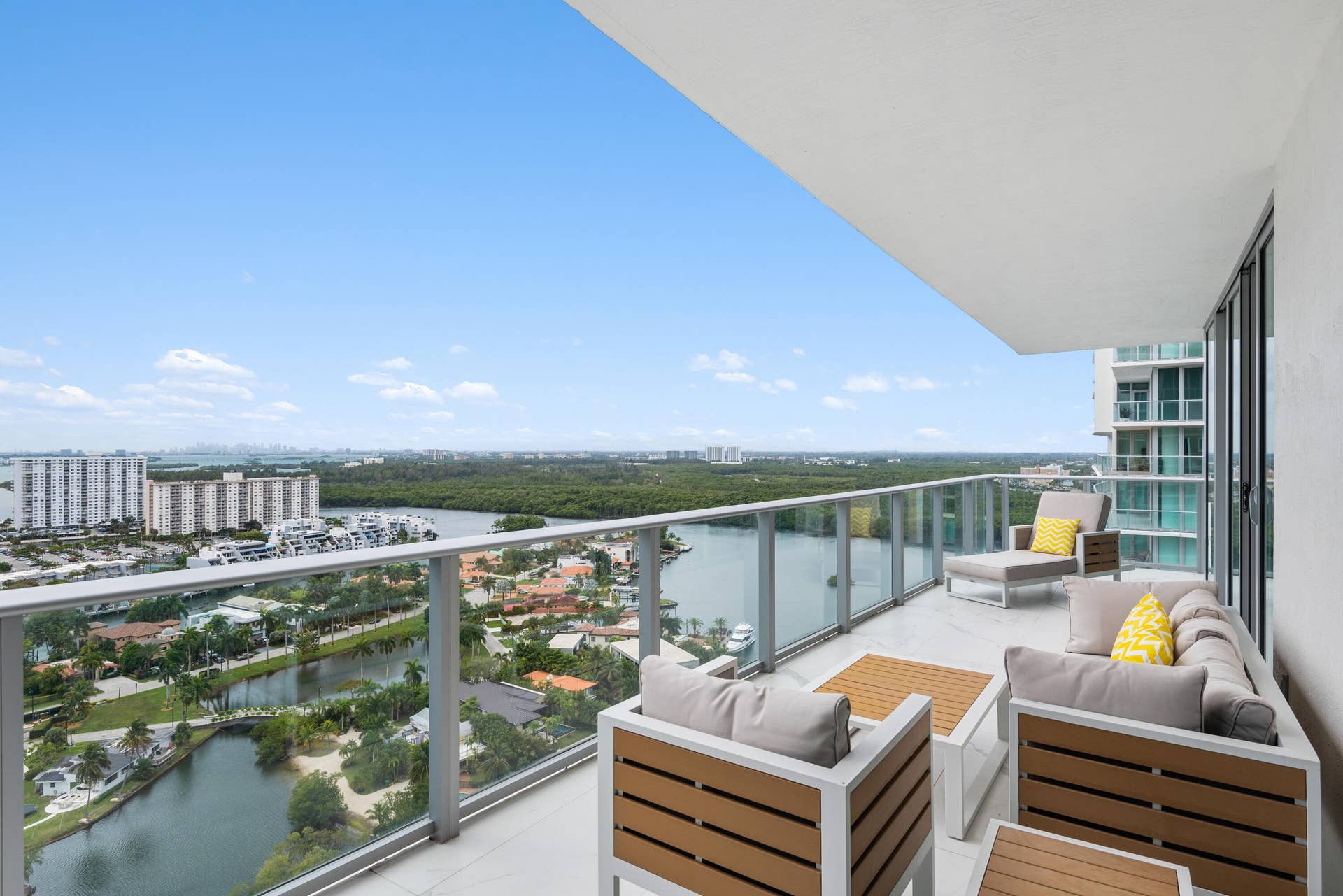 300 Sunny Isles Boulevard, #4-2408, Sunny Isles Beach, FL 33160 26_300SunnyIslesBlvd_Unit42408_99_Balcon