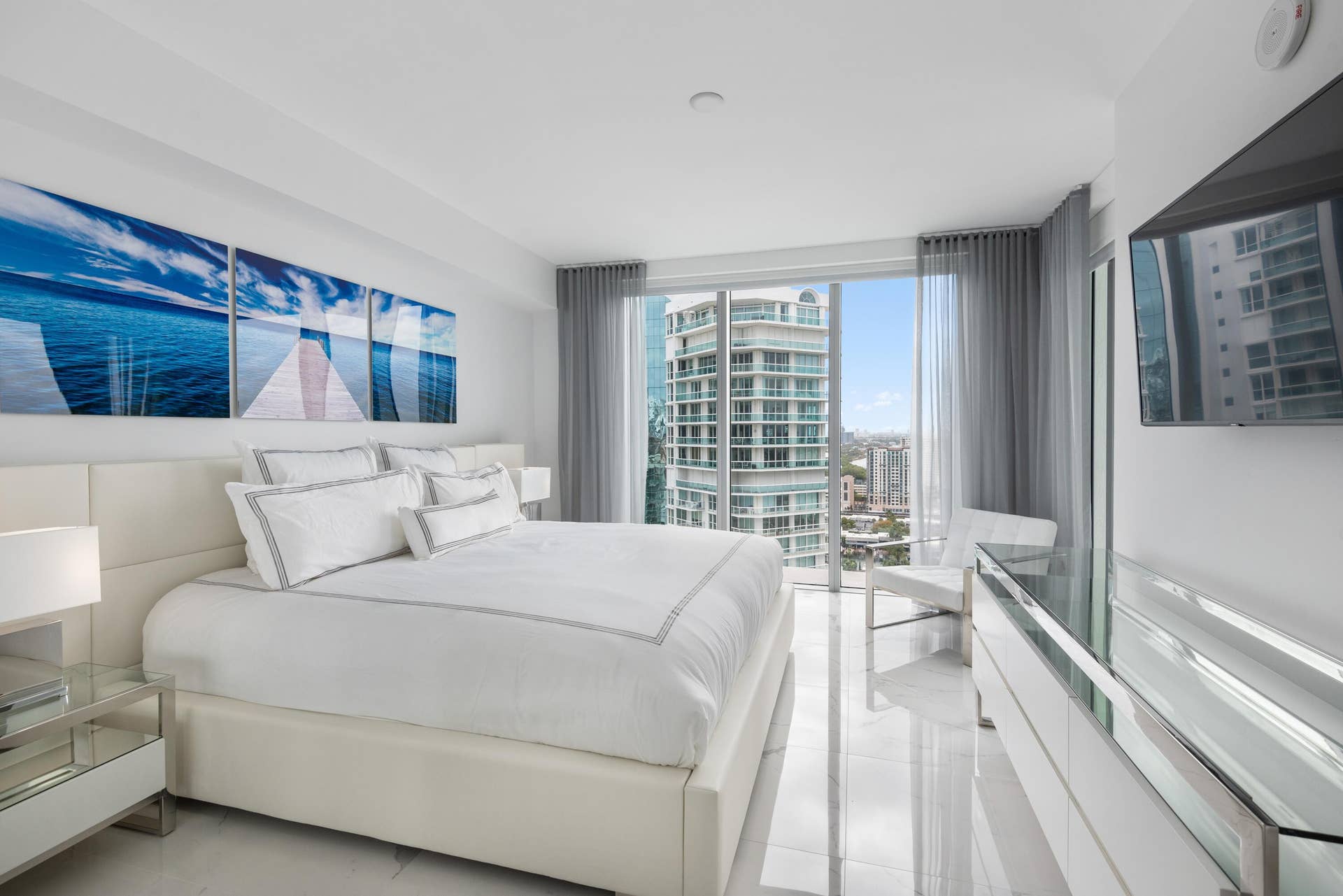 300 Sunny Isles Boulevard, #4-2408, Sunny Isles Beach, FL 33160 13_300SunnyIslesBlvd_Unit42408_14_Primar
