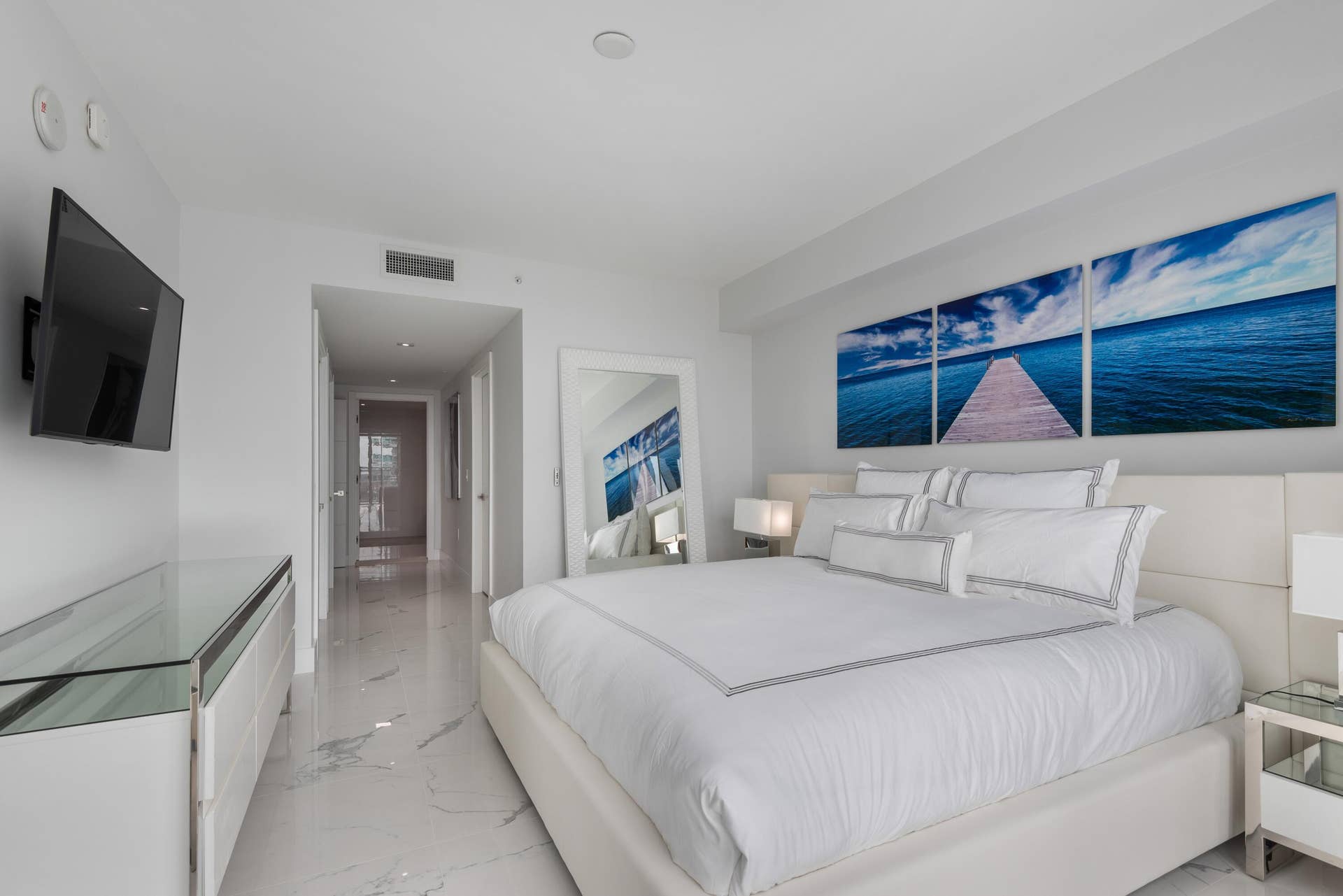 300 Sunny Isles Boulevard, #4-2408, Sunny Isles Beach, FL 33160 14_300SunnyIslesBlvd_Unit42408_178001_Pr