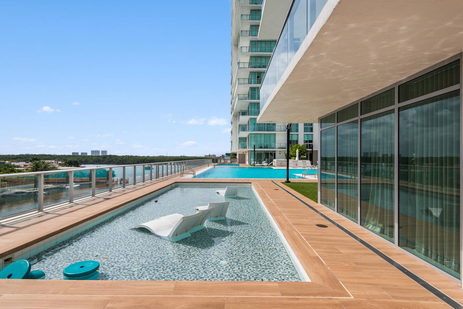 300 Sunny Isles Boulevard, #4-2408, Sunny Isles Beach, FL 33160 29_300SunnyIslesBlvd_Unit42408_29002_Poo