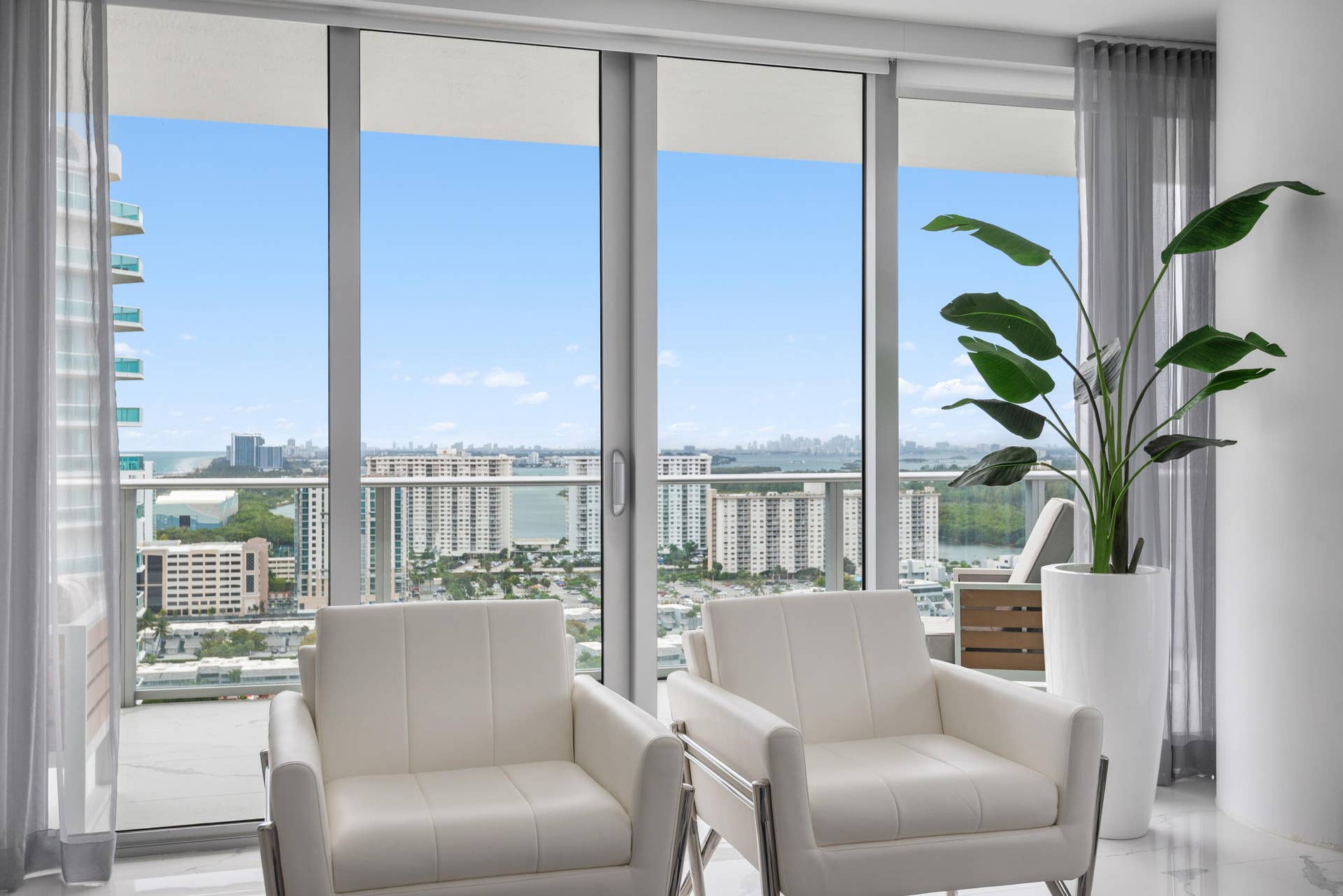 300 Sunny Isles Boulevard, #4-2408, Sunny Isles Beach, FL 33160 07_300SunnyIslesBlvd_Unit42408_10002_Liv