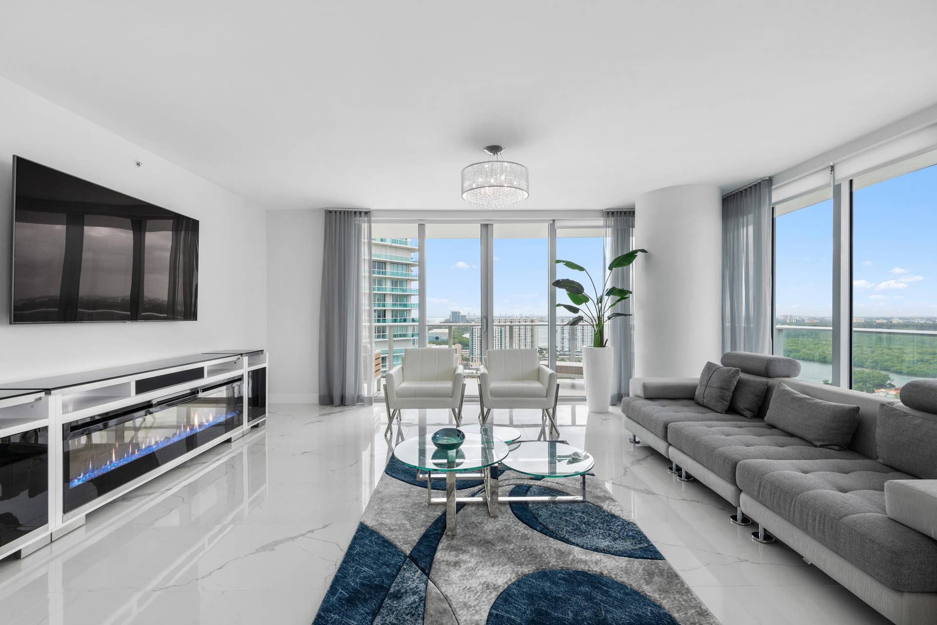300 Sunny Isles Boulevard, #4-2408, Sunny Isles Beach, FL 33160 05_300SunnyIslesBlvd_Unit42408_165_Livin