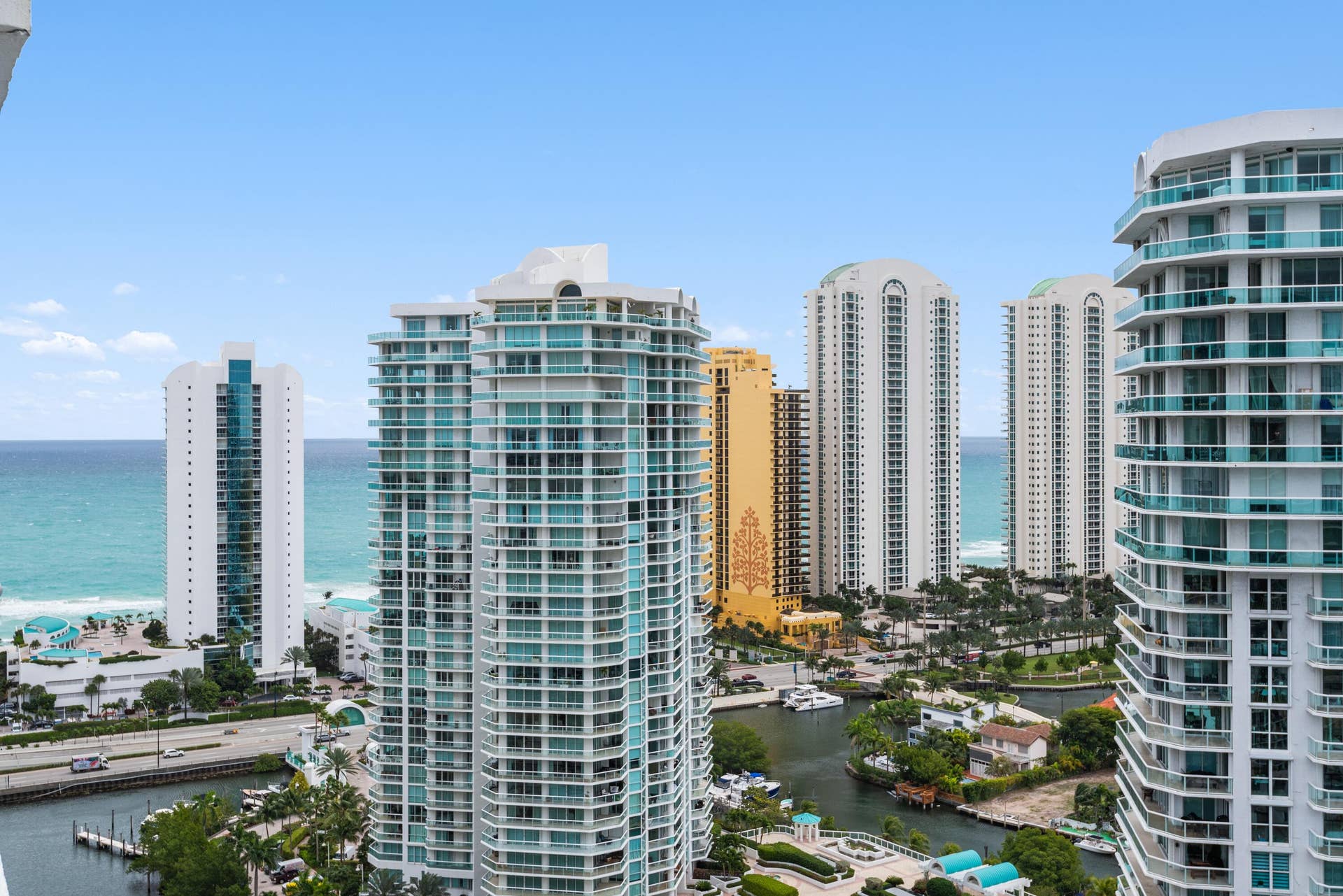 300 Sunny Isles Boulevard, #4-2408, Sunny Isles Beach, FL 33160 31_300SunnyIslesBlvd_Unit42408_14701_Vie