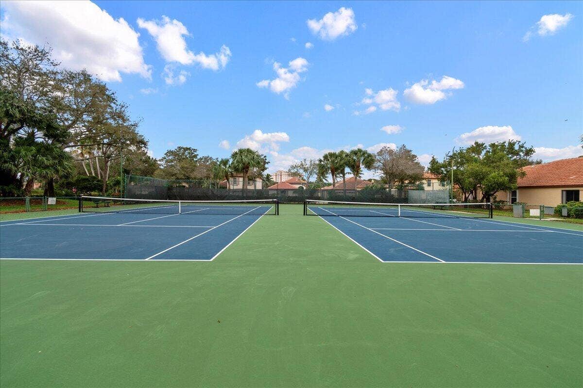 1019 Via Jardin, Riviera Beach, FL 33418 20251220172044352017000000-o