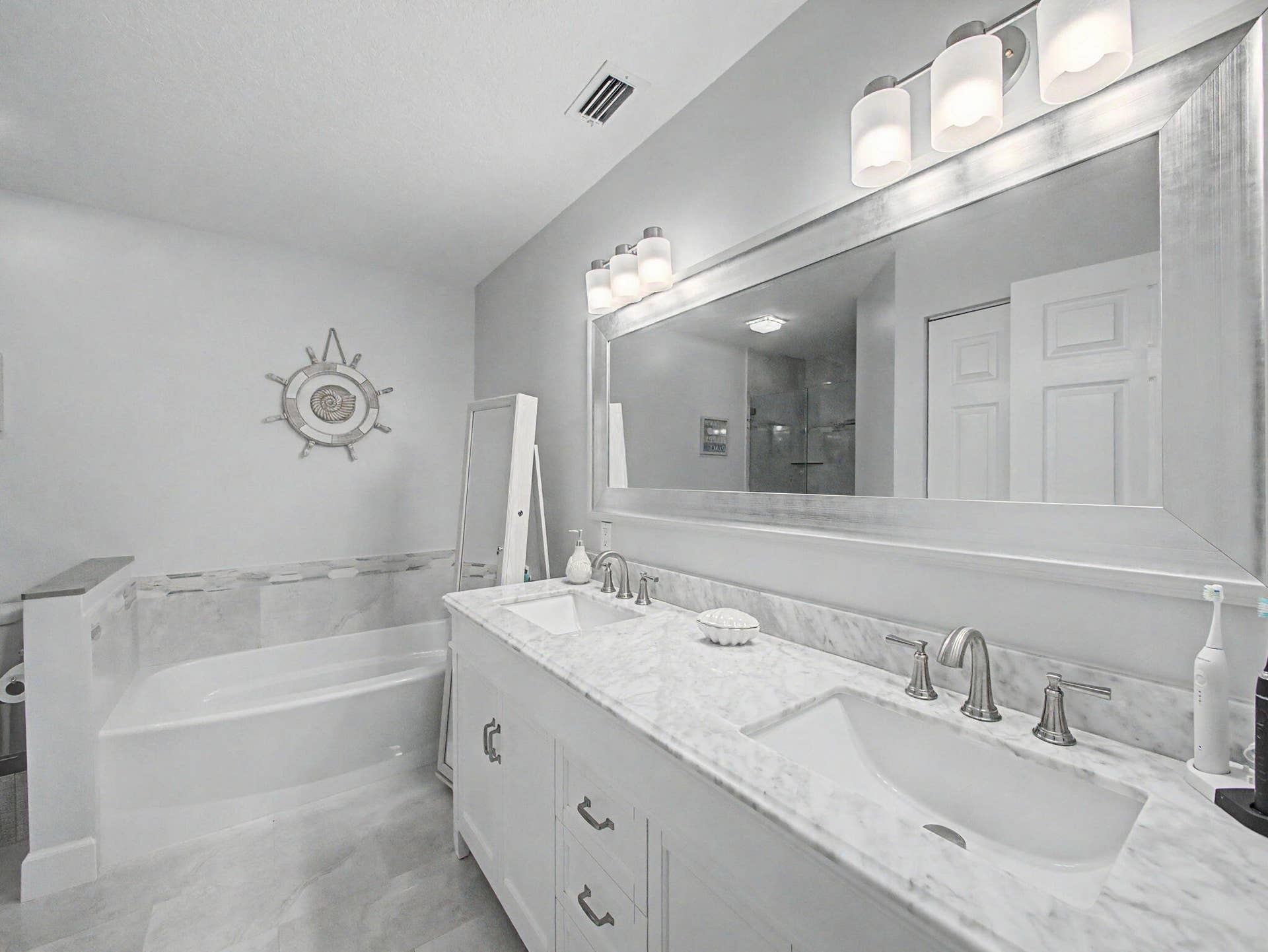 1019 Via Jardin, Riviera Beach, FL 33418 8-web-or-mls-008